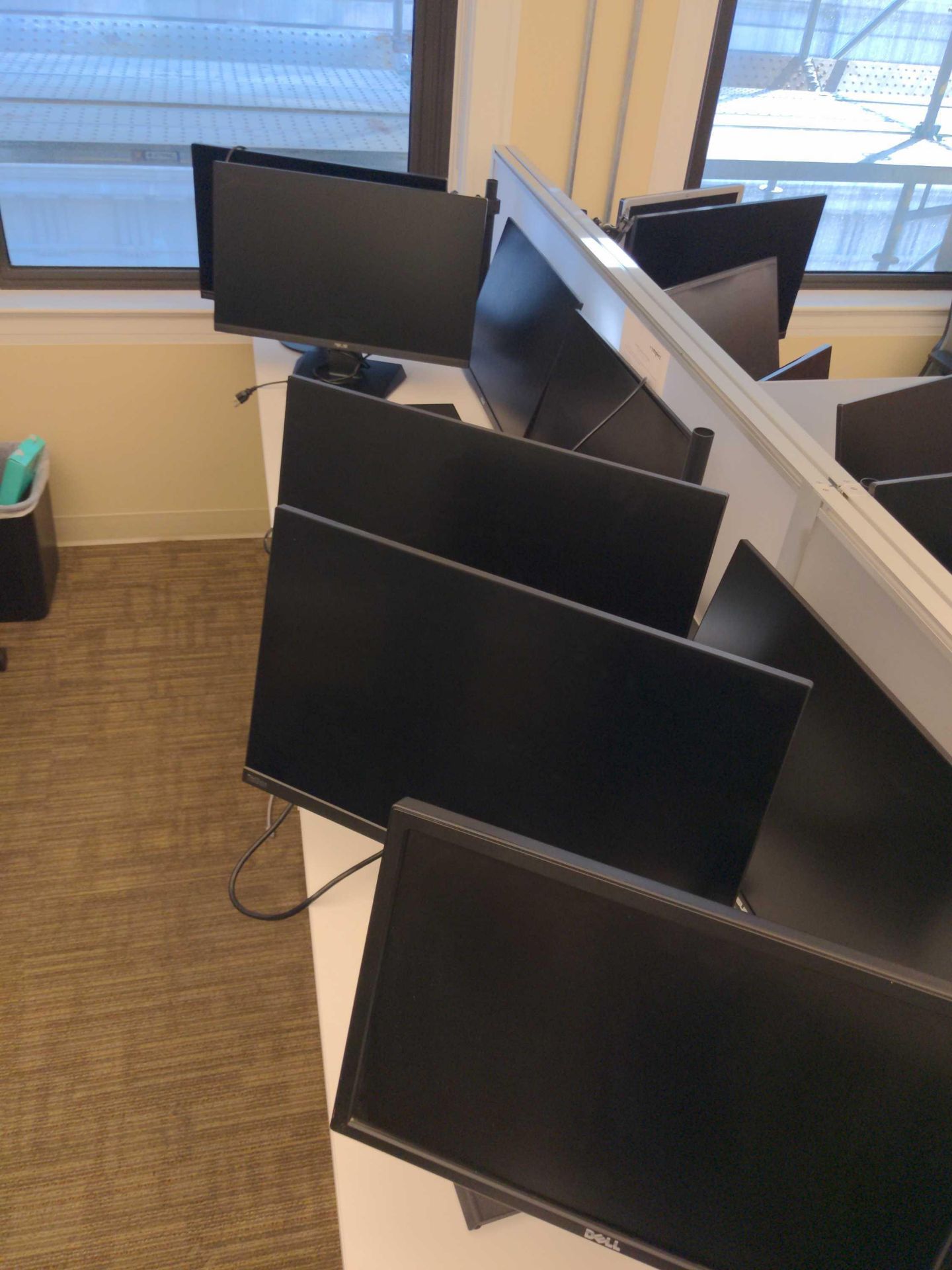 Approx 19 monitors. - Image 4 of 5
