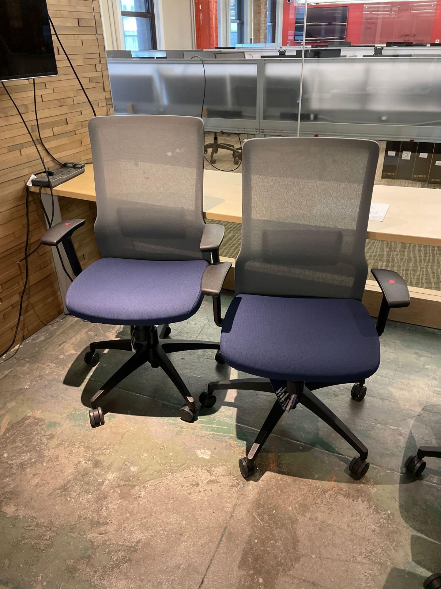 5 office chairs - Image 2 of 2