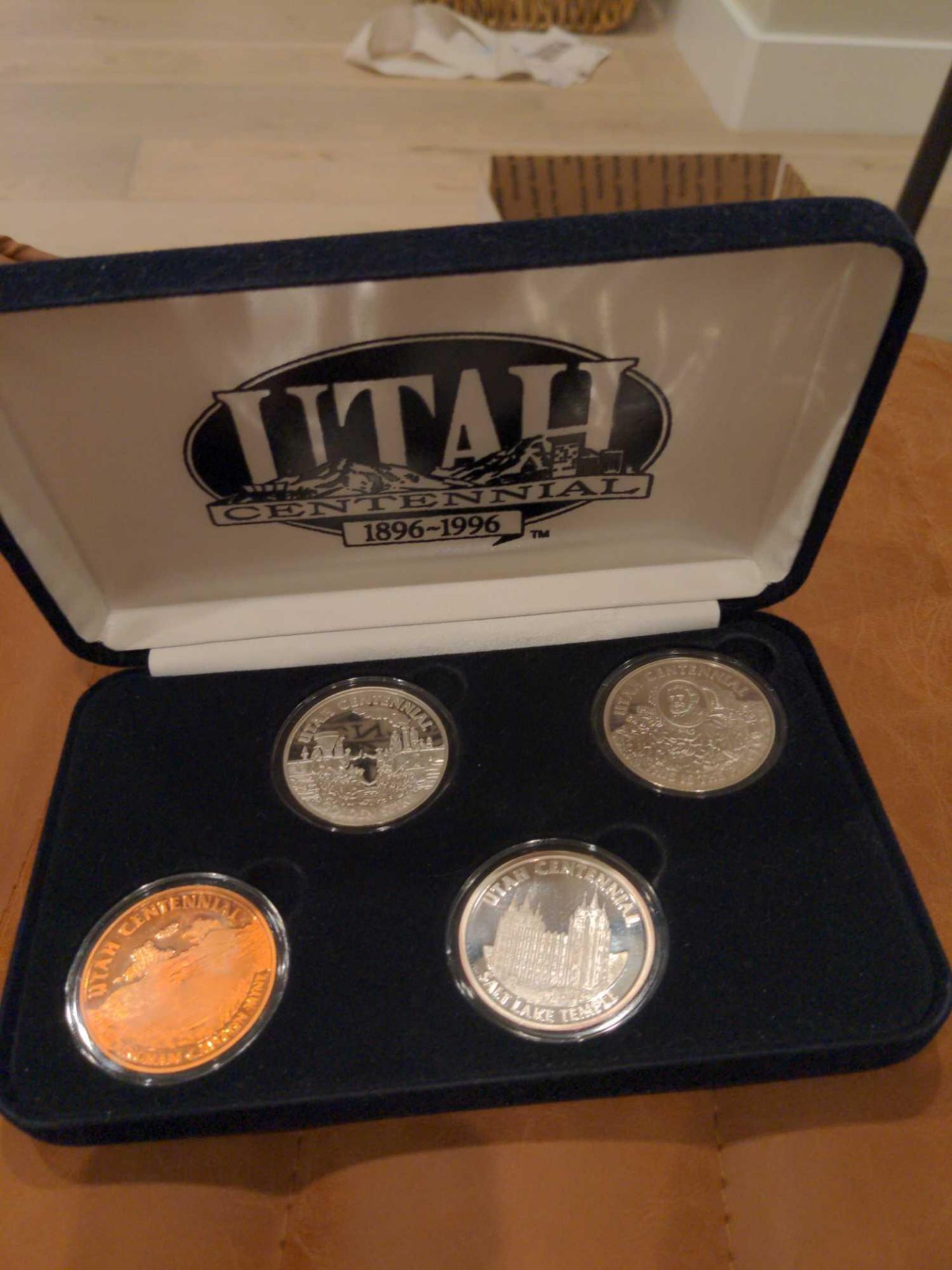 Utah Bicentenial Set in Case, 3 oz of silver, one copper?