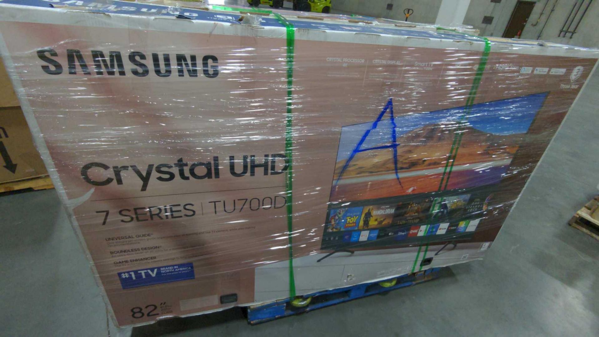 Samsung Crystal UHD 82" TV (grade A tested & working) (grade A tested & working) - Image 2 of 2