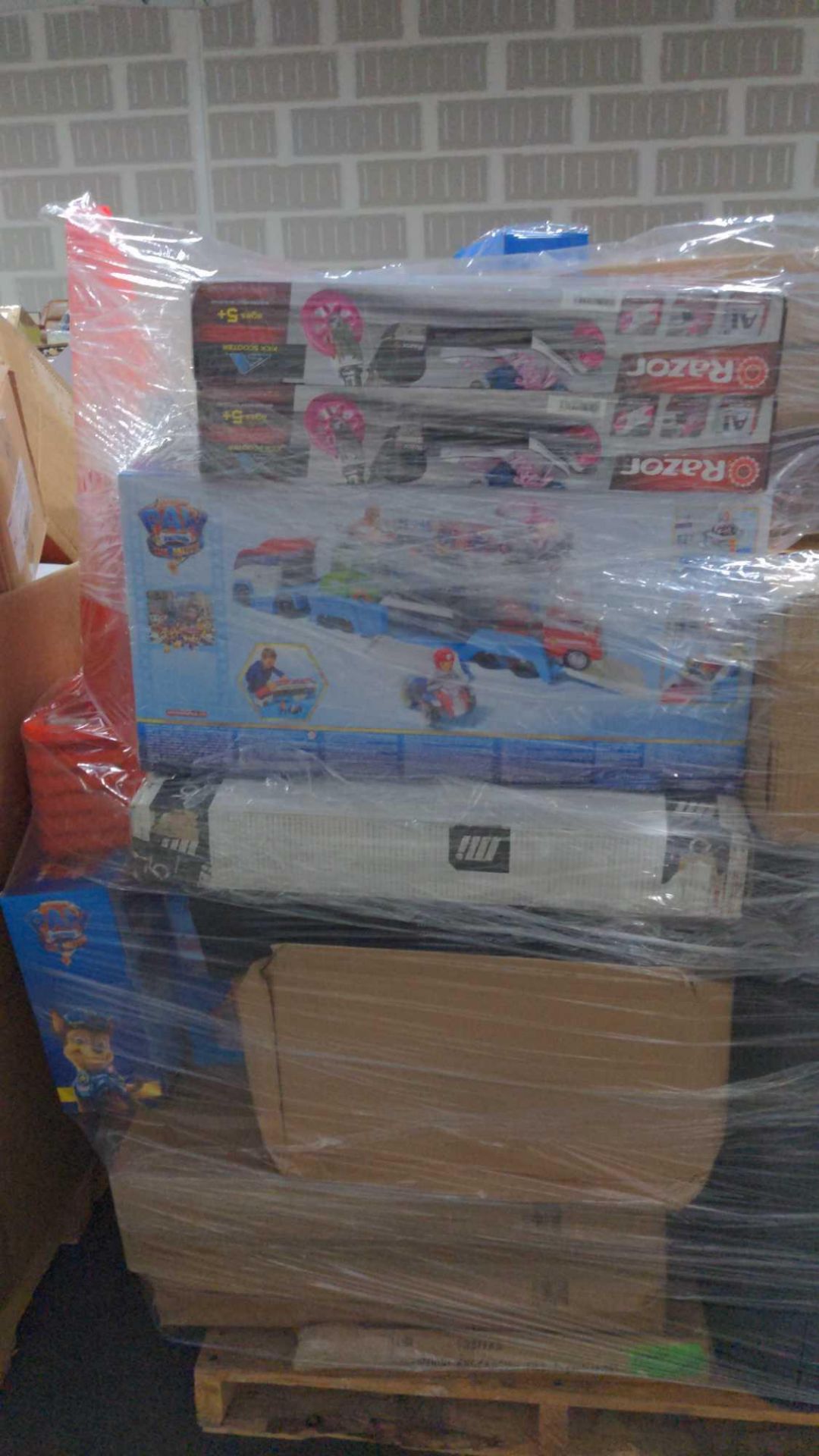 two pallets, multiple paw patrol City, paw patroller chairs, talls rugs and more - Image 9 of 21