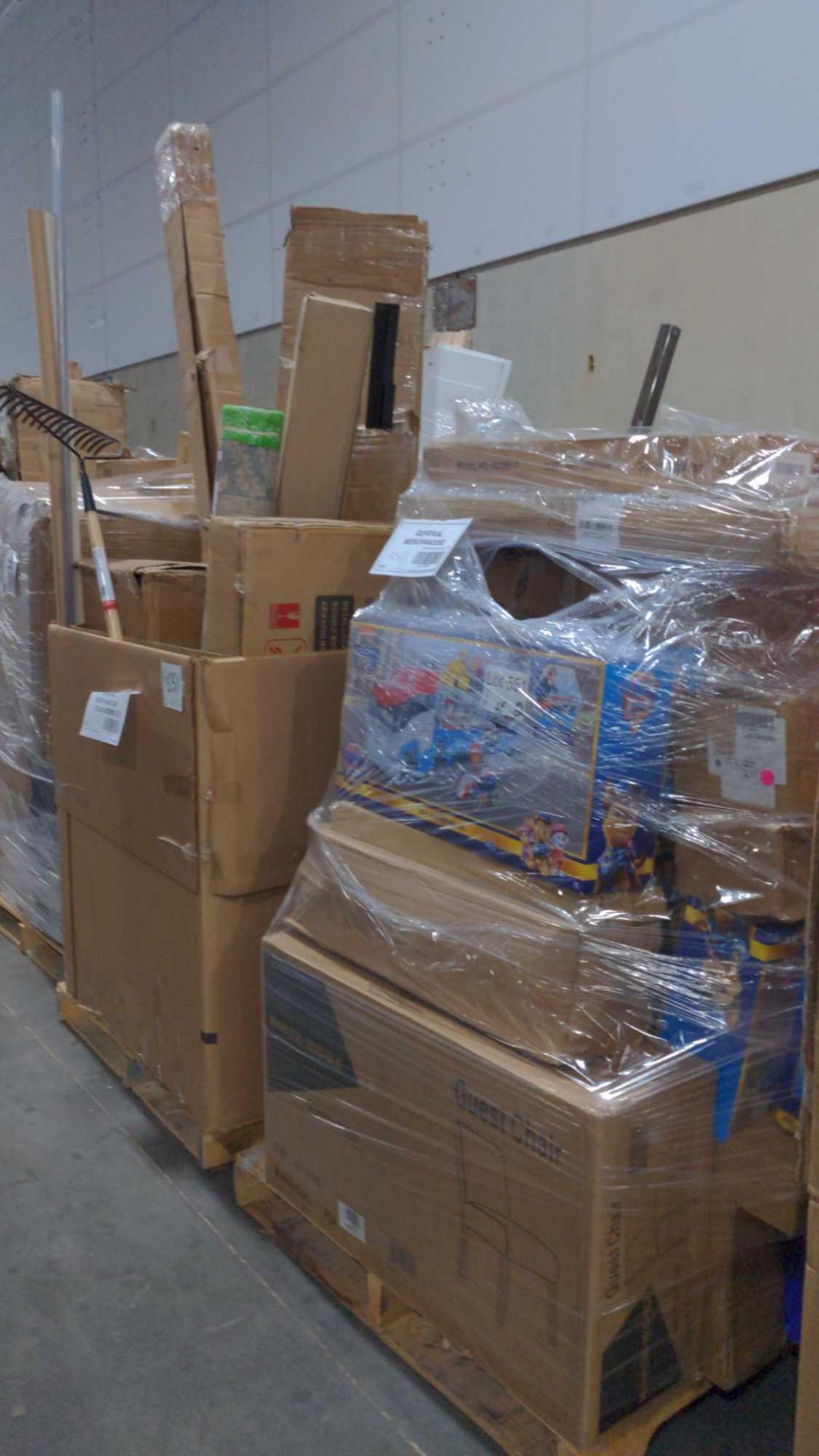 two pallets, multiple paw patrol City, paw patroller chairs, talls rugs and more - Image 21 of 21