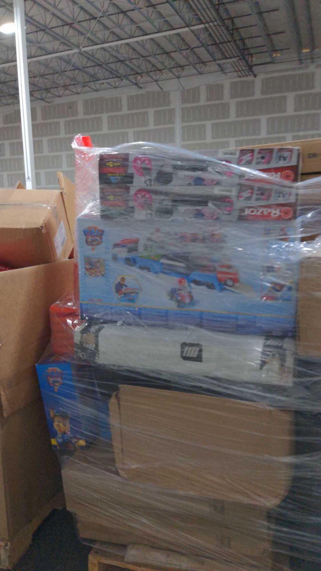 two pallets, multiple paw patrol City, paw patroller chairs, talls rugs and more - Image 14 of 21