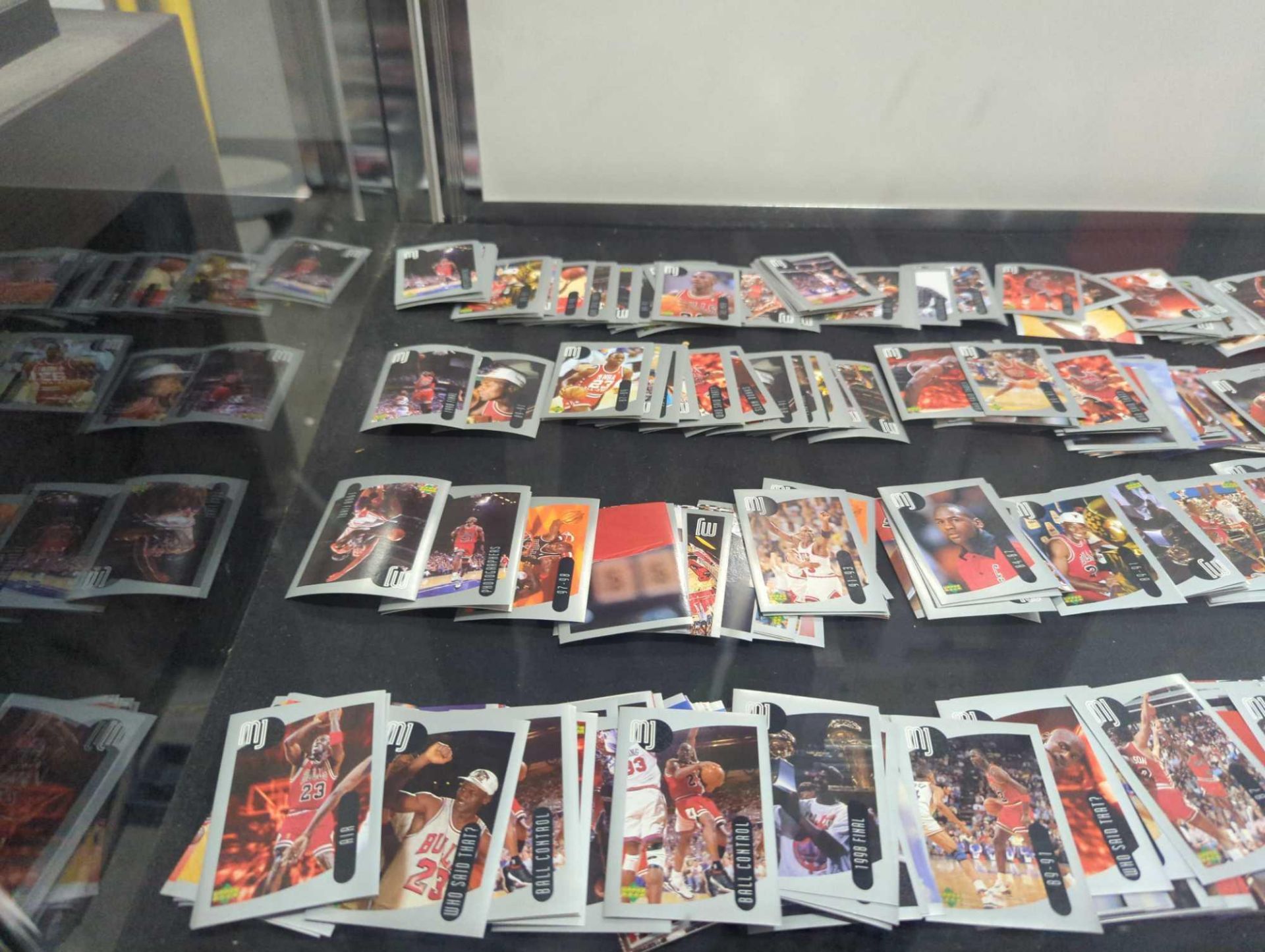 Michael Jordan cards - Image 2 of 11