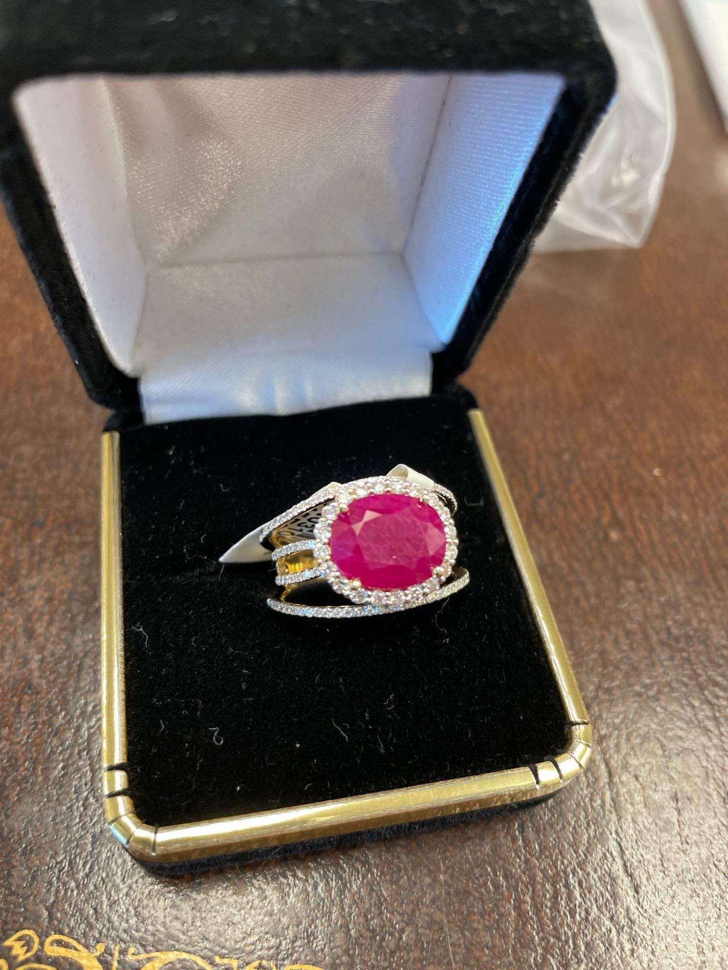 18k Yellow Gold Ruby & Diamond Ring 7.56 grams - 124 round brilliant-cut diamonds in pave & prong se - Image 2 of 4
