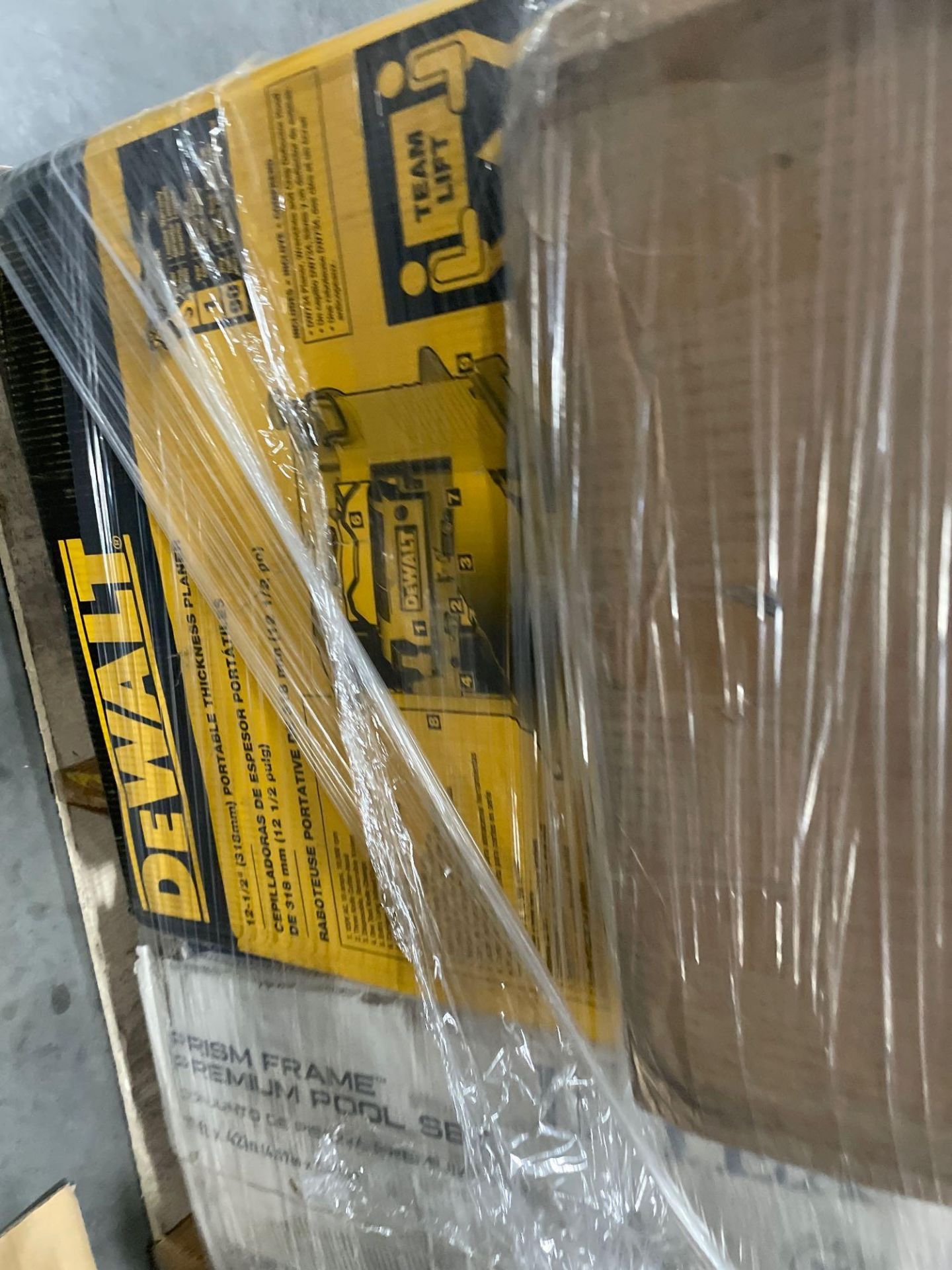Dewalt portable thickness planer and more - Image 2 of 9