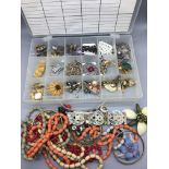 Qty vintage dress jewellery to include beads, earr