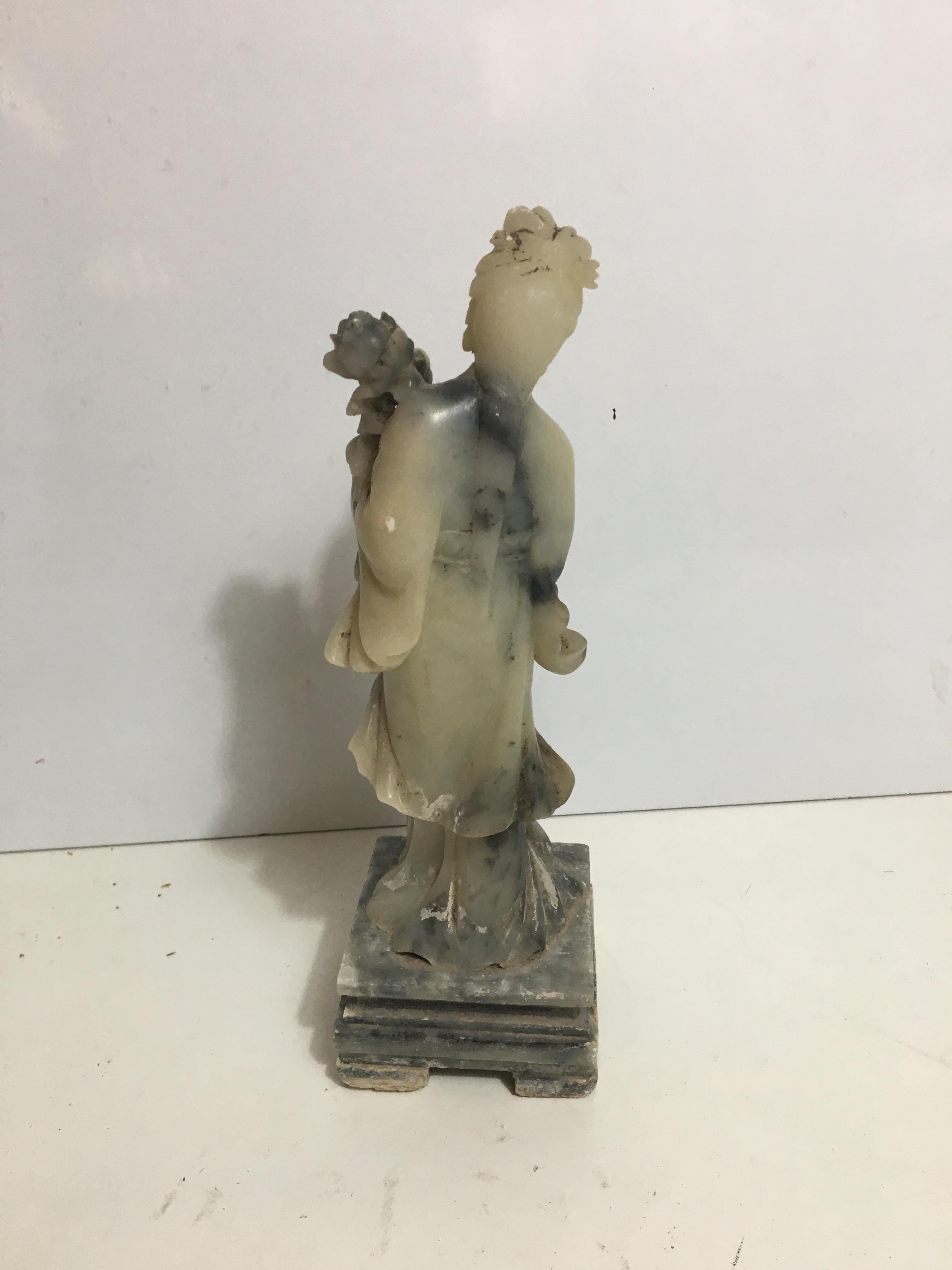 Carved alabaster figure of Guanyin 31 cm standing - Image 4 of 5