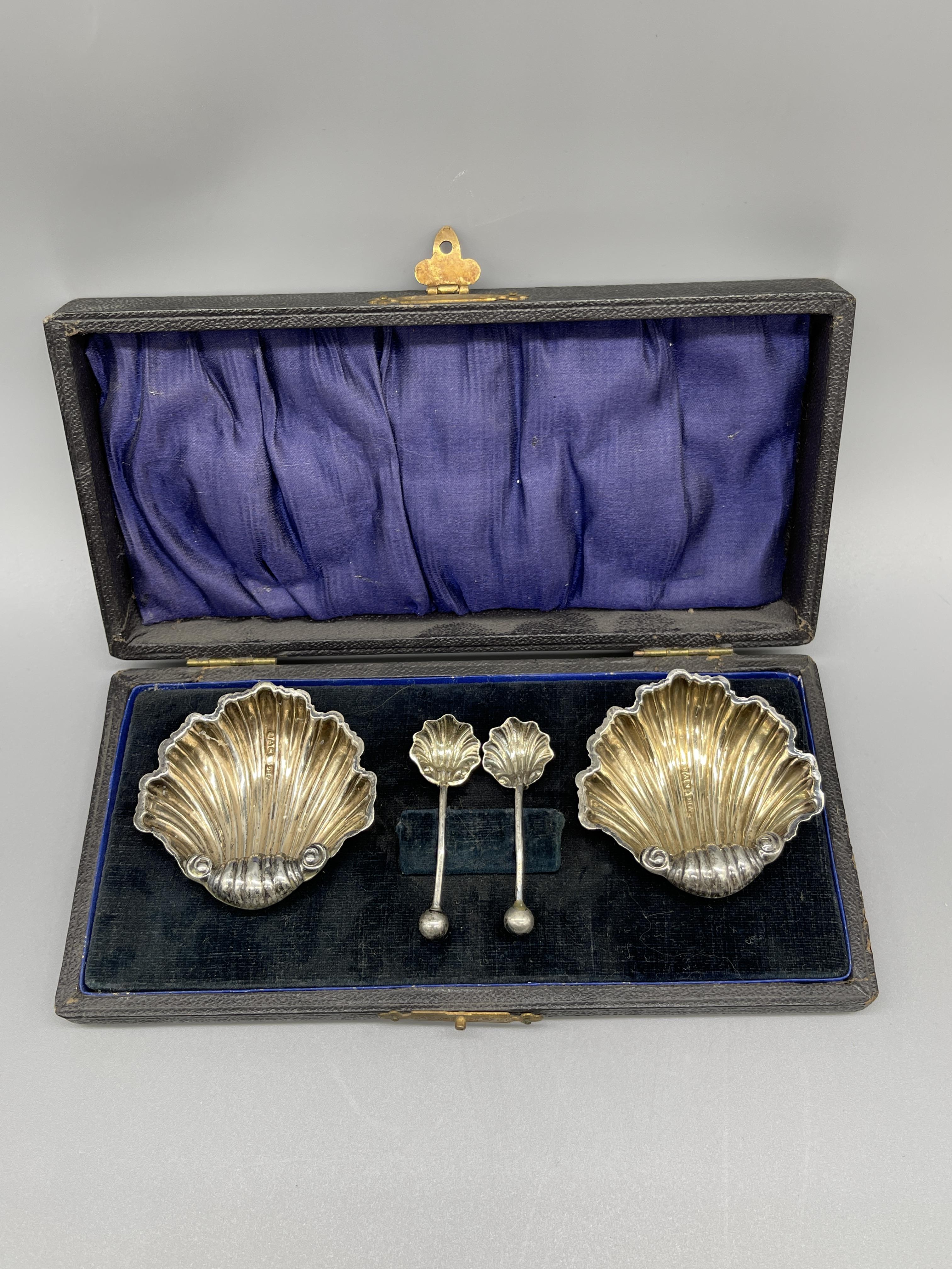 HM Silver cased shell salts and spoons.20G