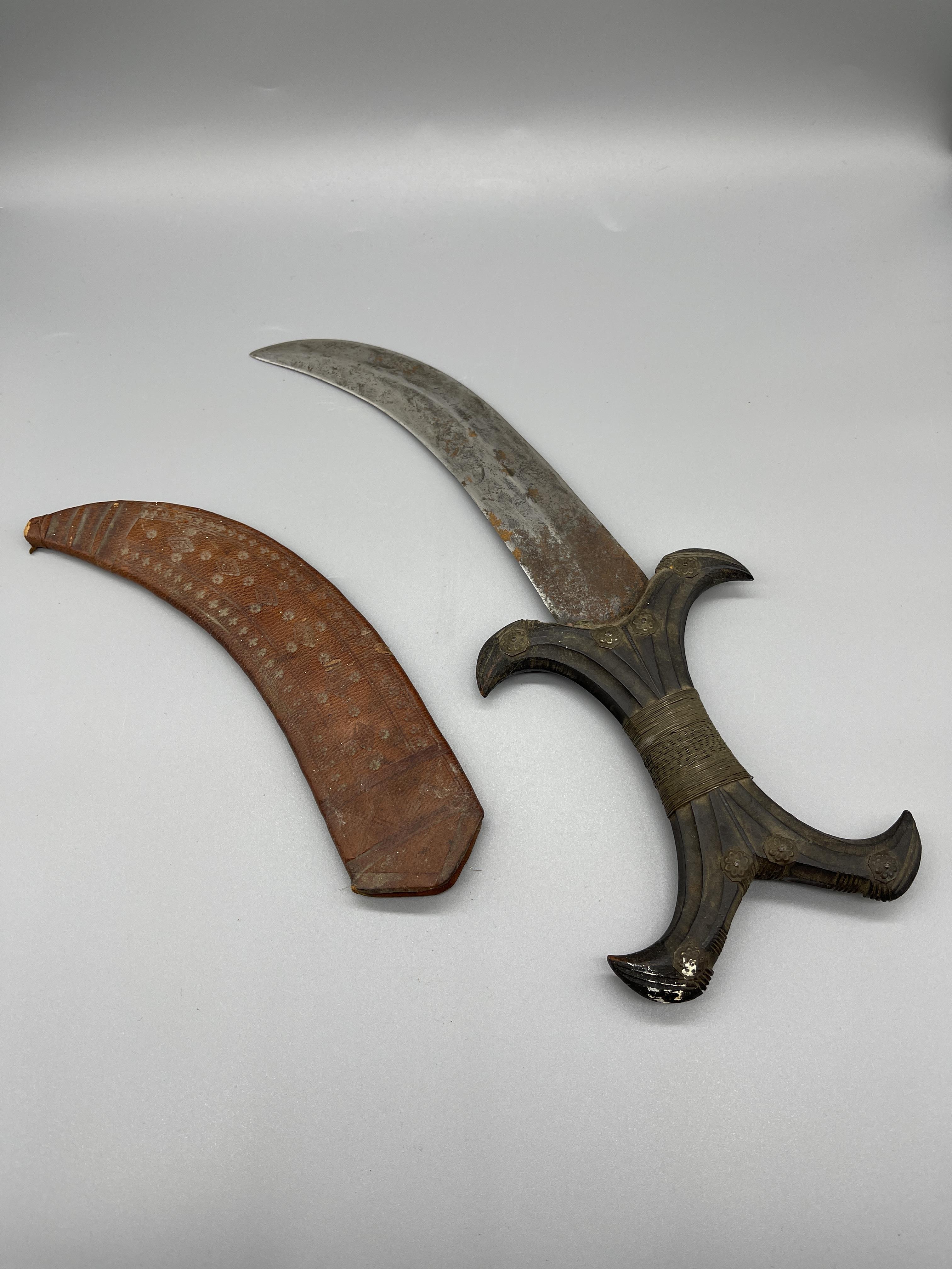 Vintage Arab Dagger and Sheath. - Image 2 of 7