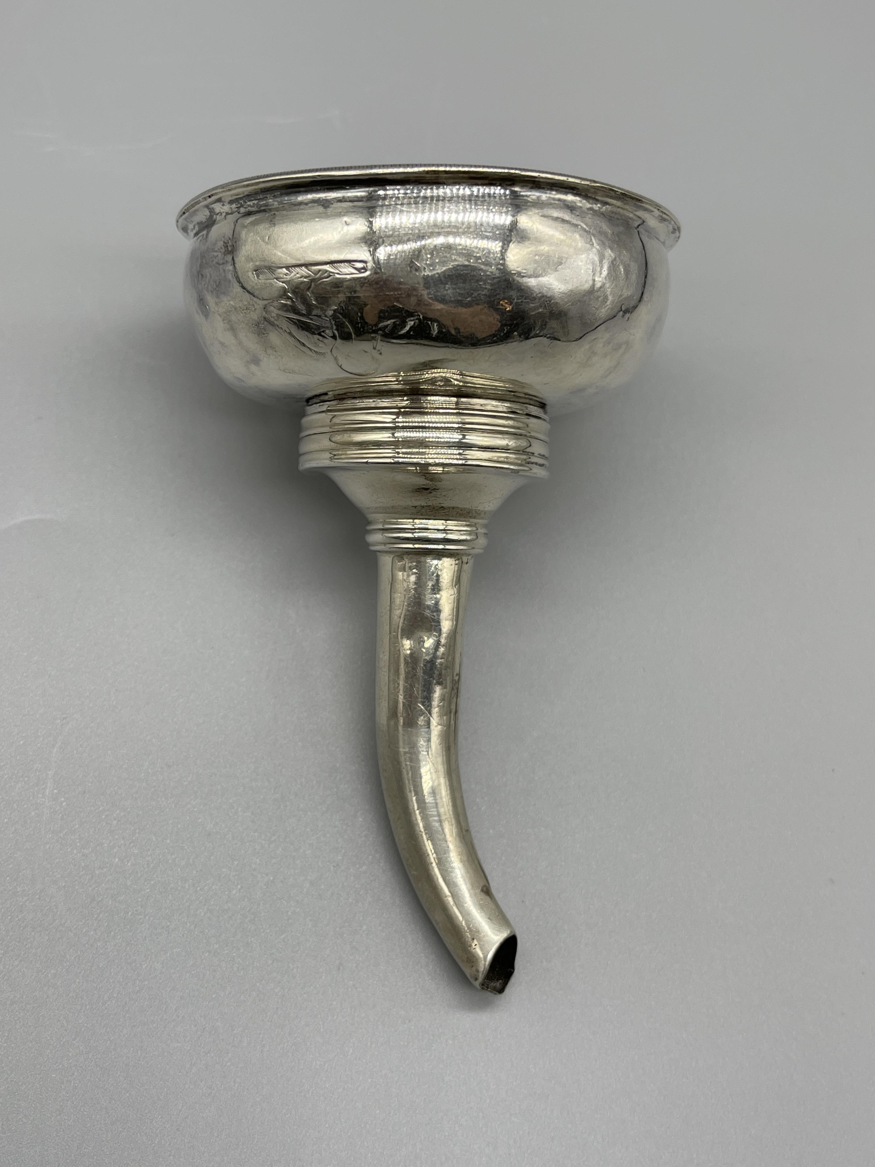 18th C Irish silver wine funnel marks rubbed.72 G - Image 2 of 9