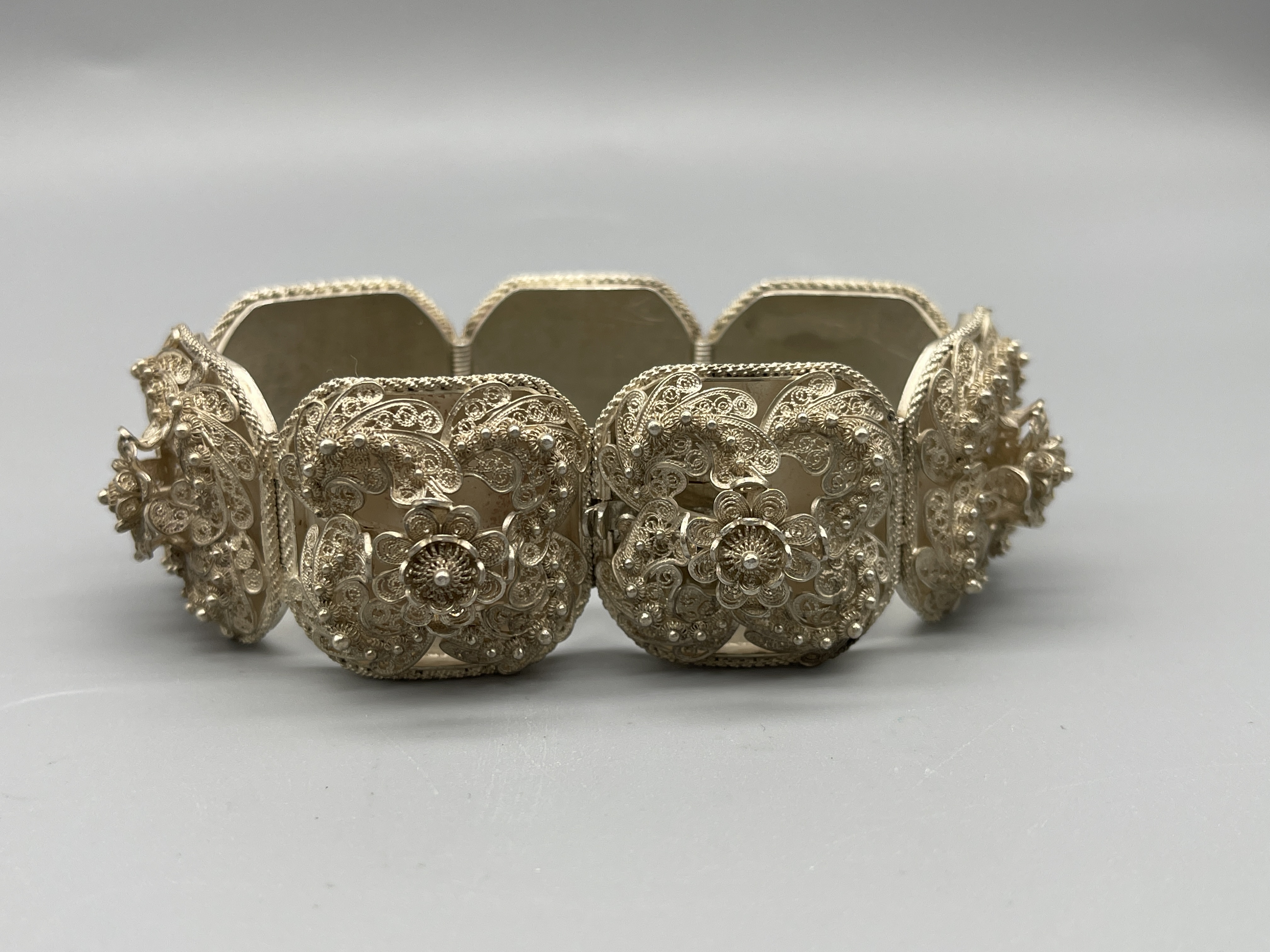 Four vintage Silver bracelets.137 G - Image 3 of 6