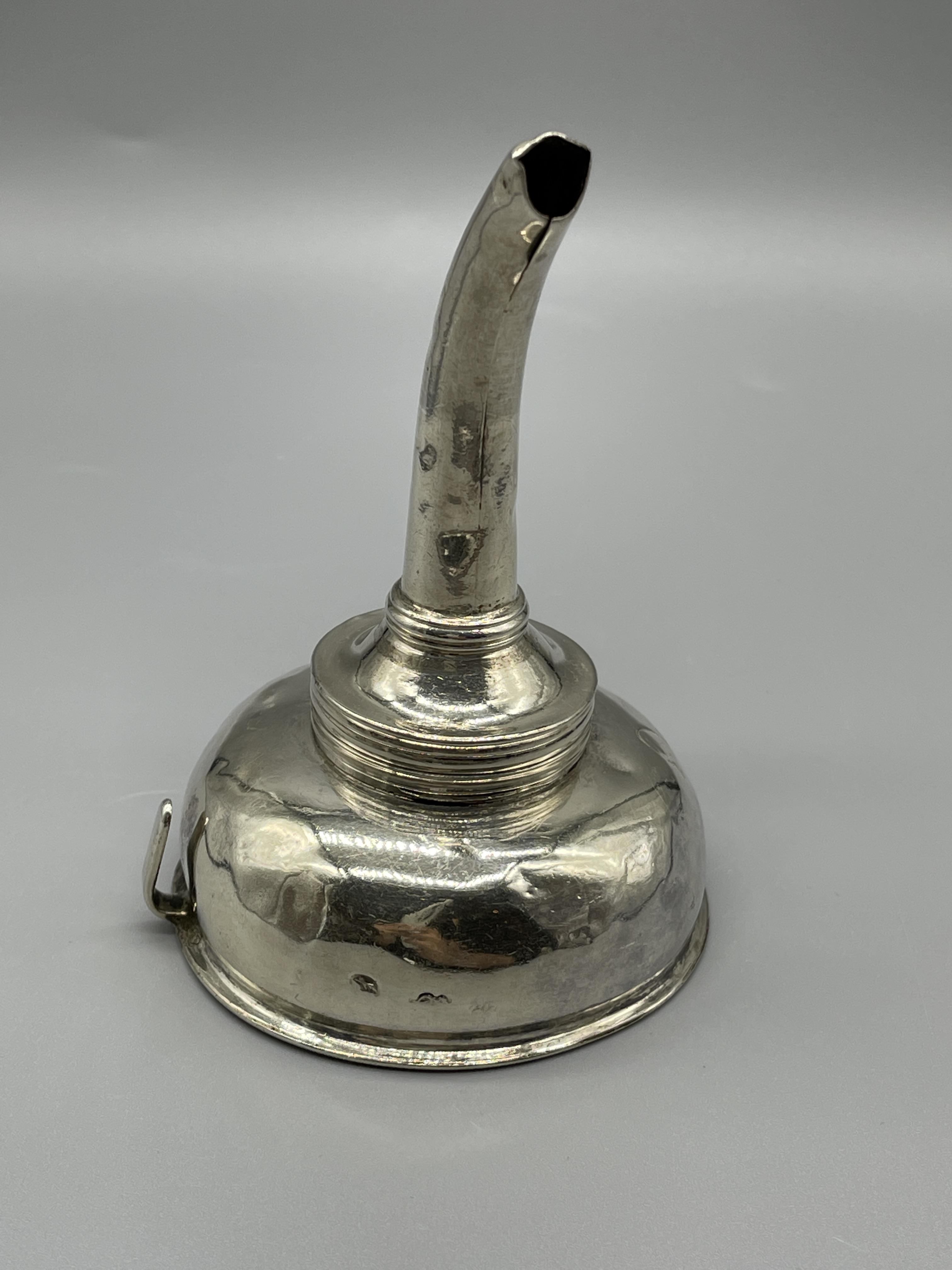 18th C Irish silver wine funnel marks rubbed.72 G - Image 5 of 9