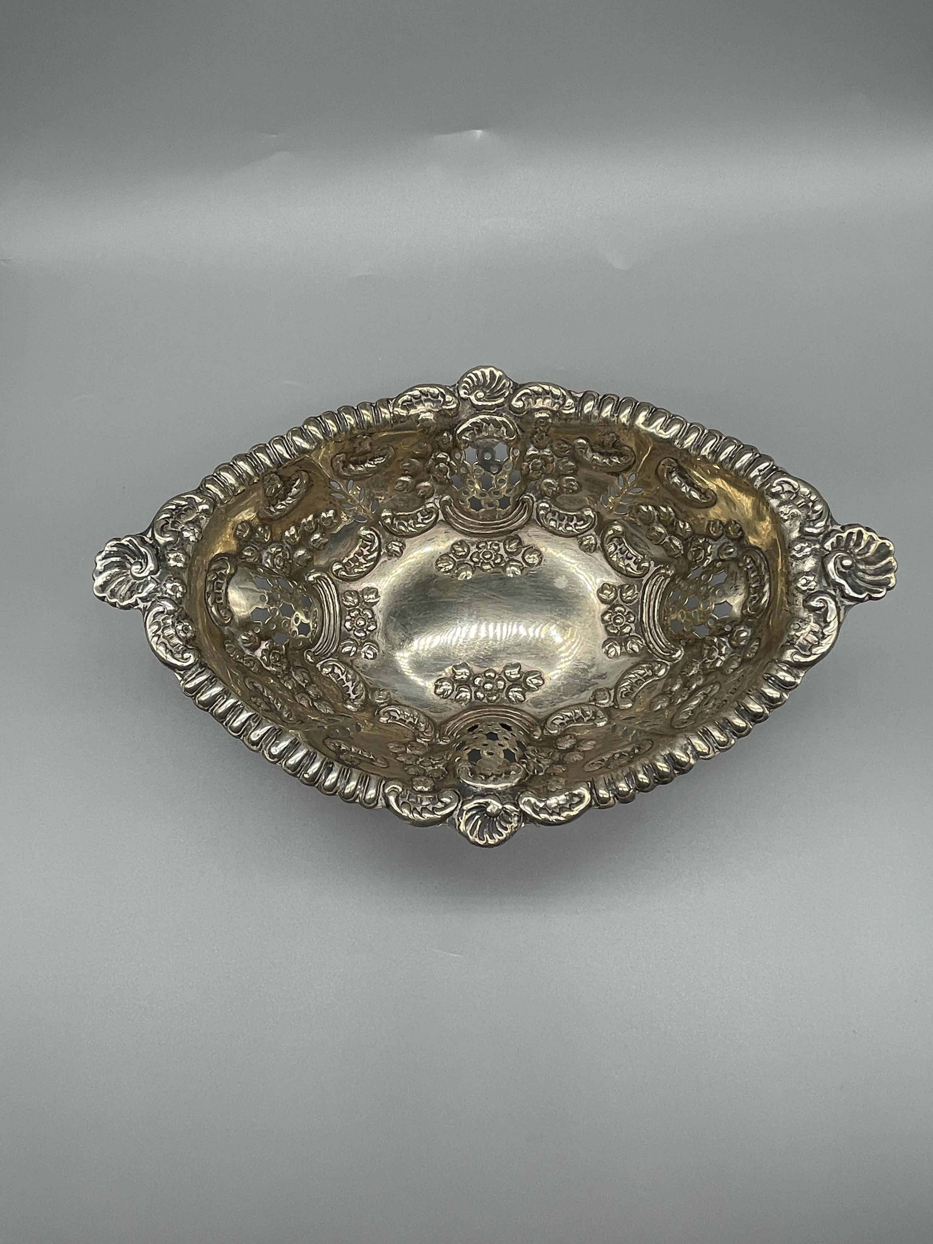 HM Silver Bon-Bon dish Birmingham WD 1900 222 grams - Image 2 of 7