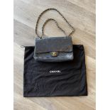Chanel black leather vintage handbag.17 cm x 25 cm