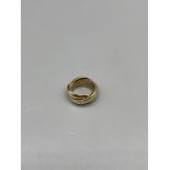Unhallmarked 9ct Russian wedding ring, interlocked
