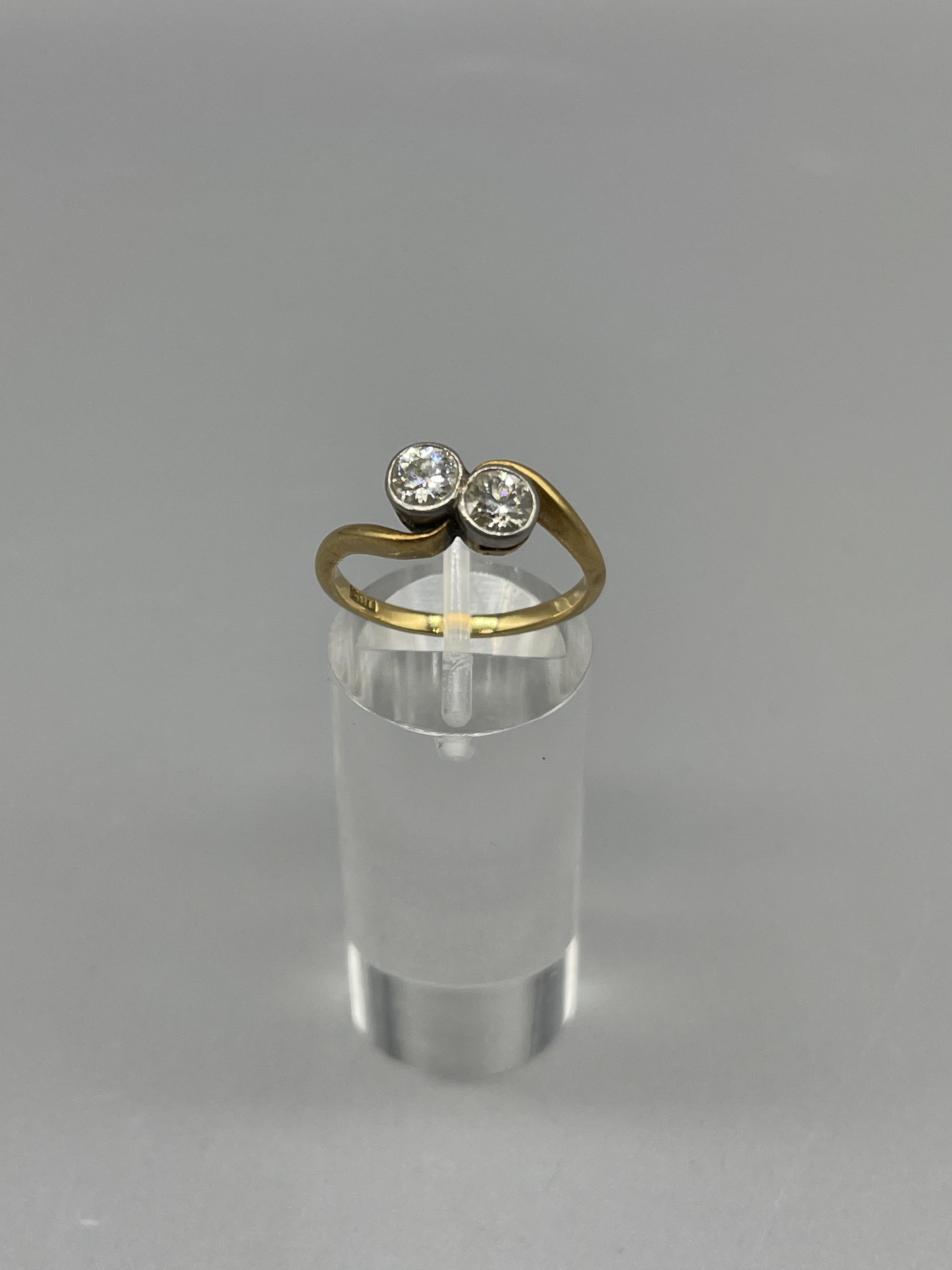 18 ct Diamond crossover ring, two old brilliant cu