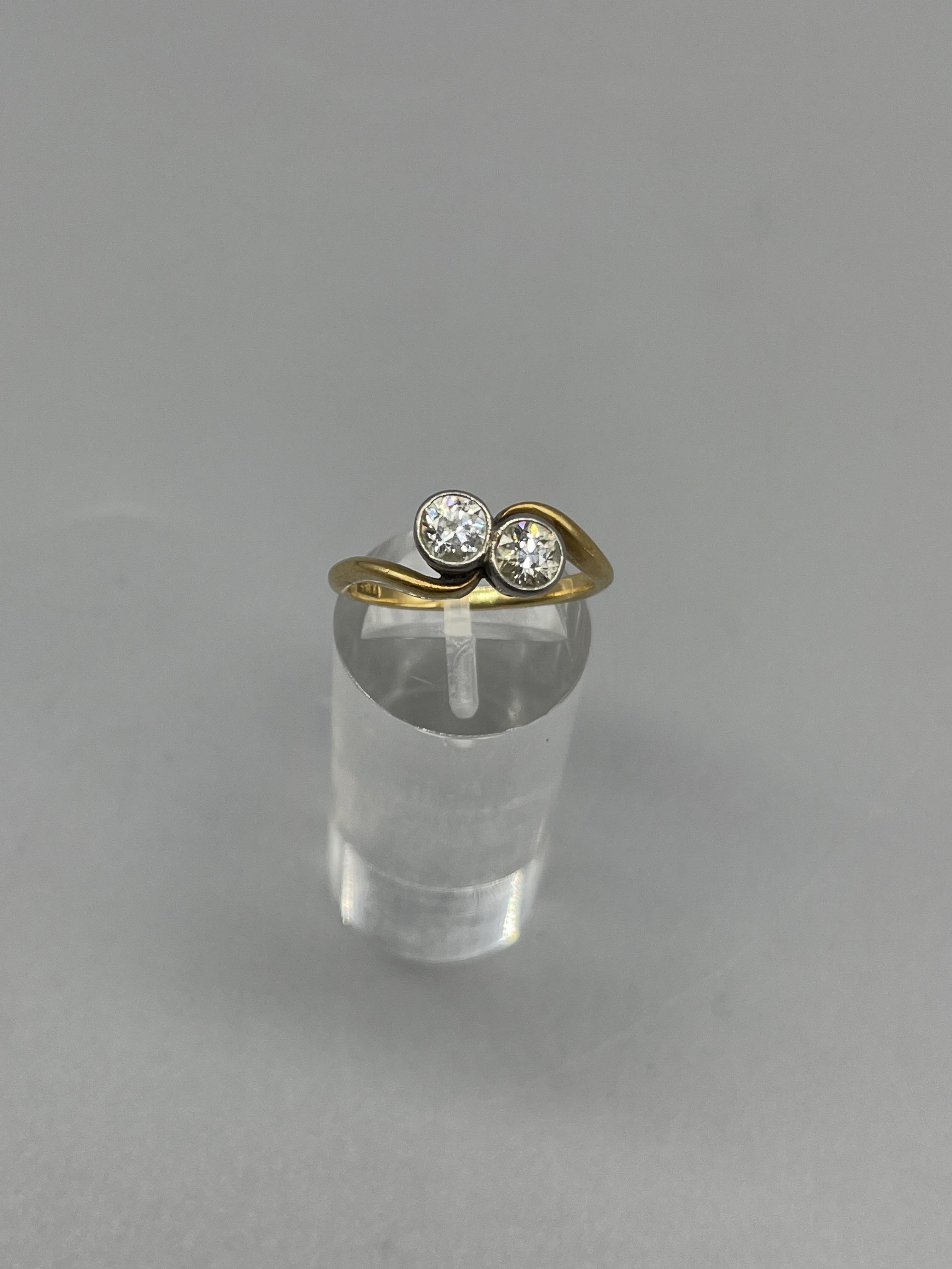 18 ct Diamond crossover ring, two old brilliant cu - Image 6 of 7