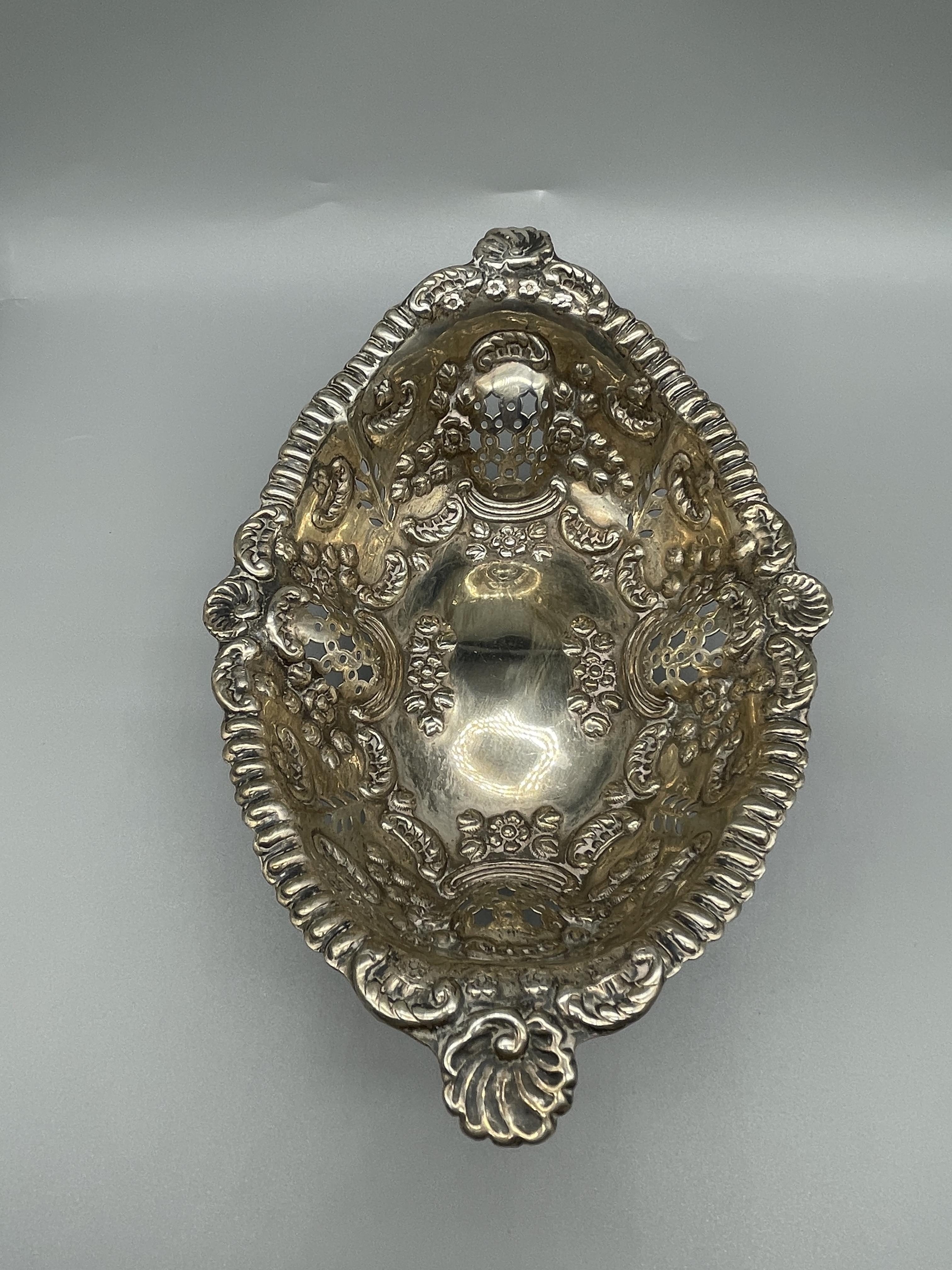 HM Silver Bon-Bon dish Birmingham WD 1900 222 grams - Image 5 of 7