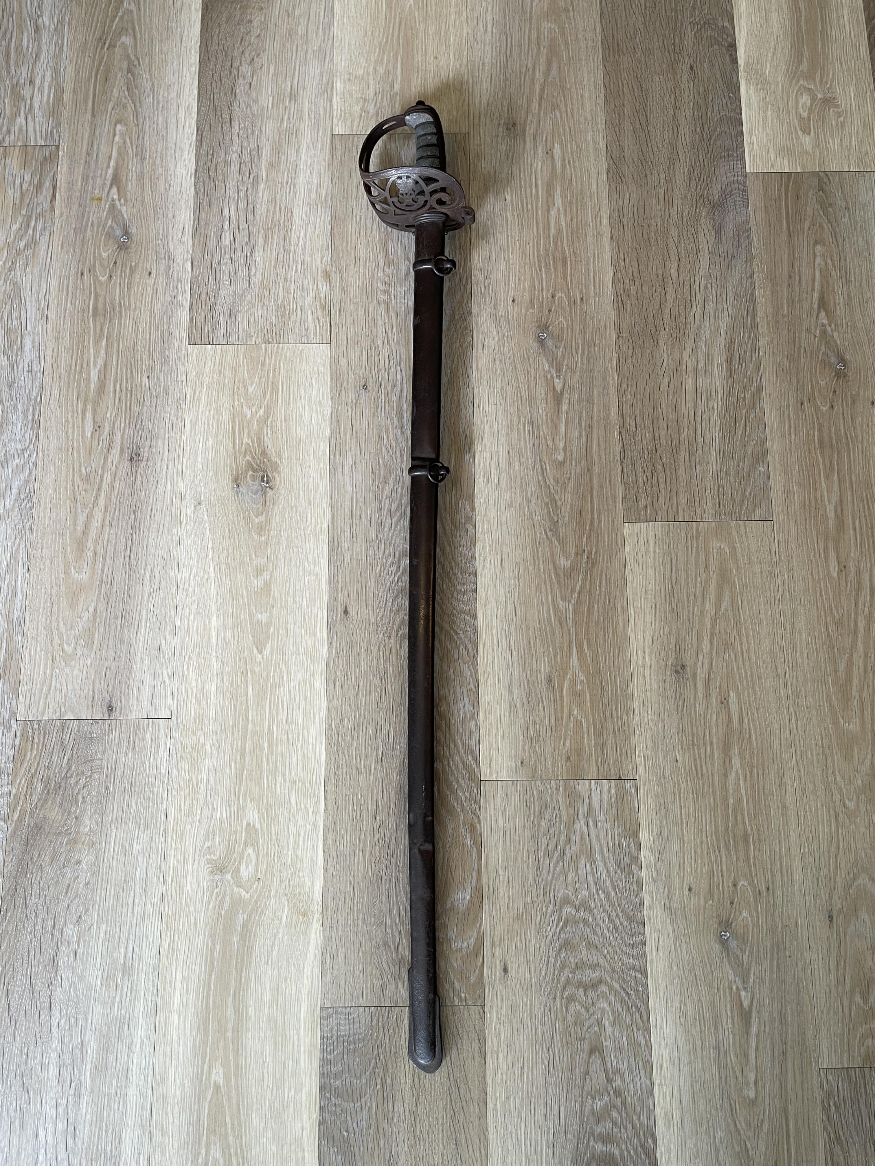 Victorian Rifles Regiment officers sword with stee