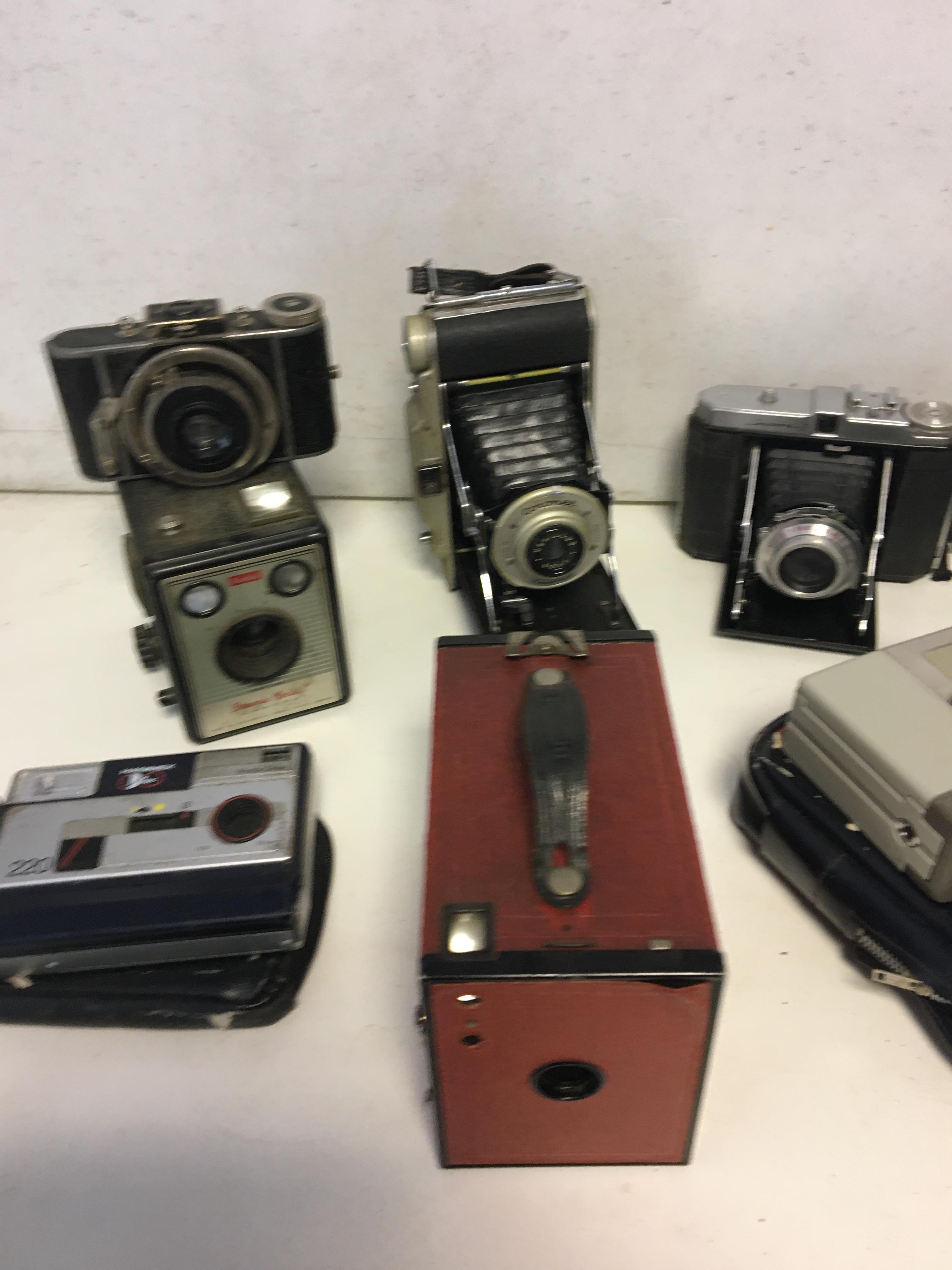 Vintage cameras to include Pentacon 6 - Image 2 of 5