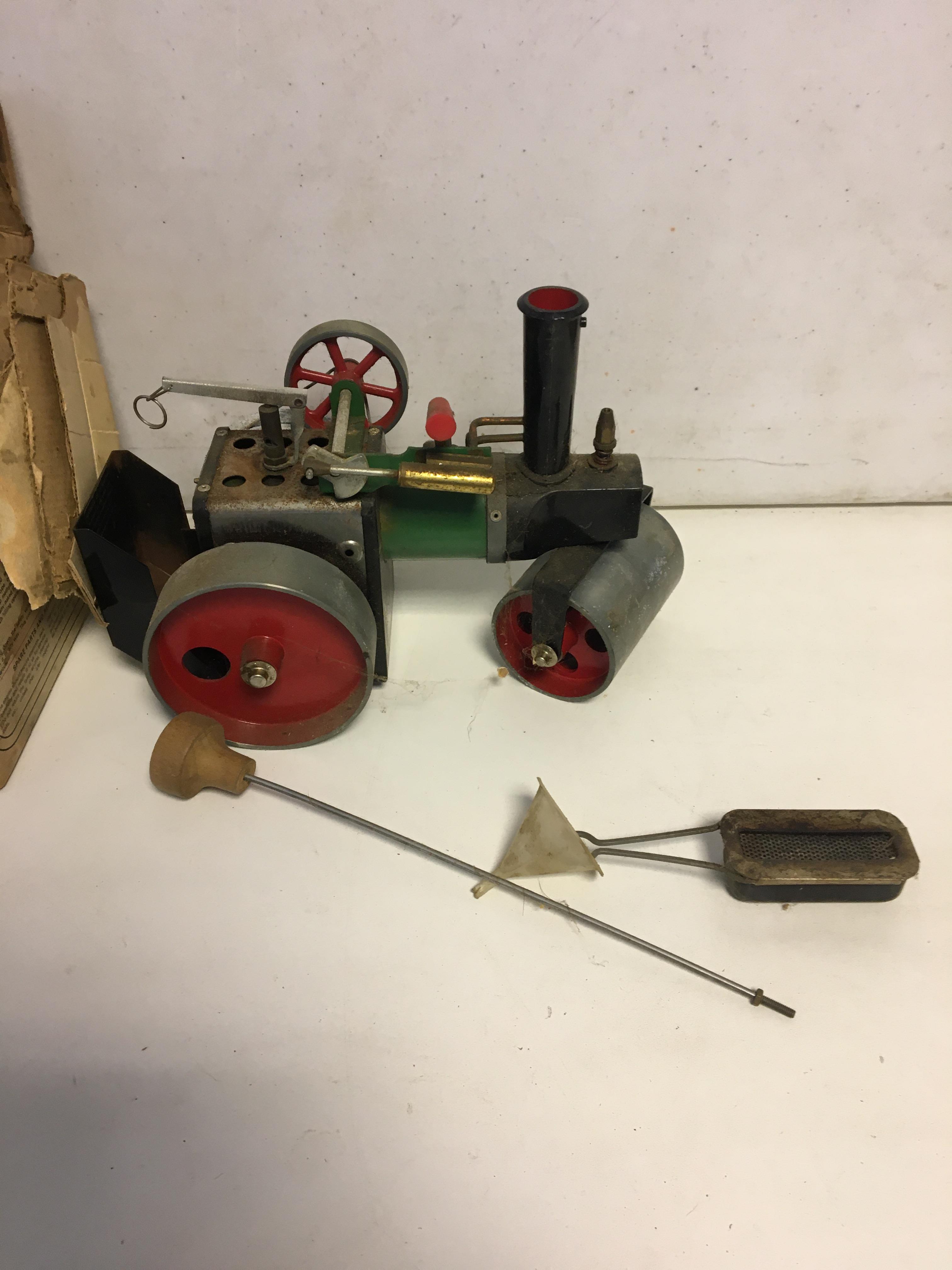 Mamod steam engine and accessories