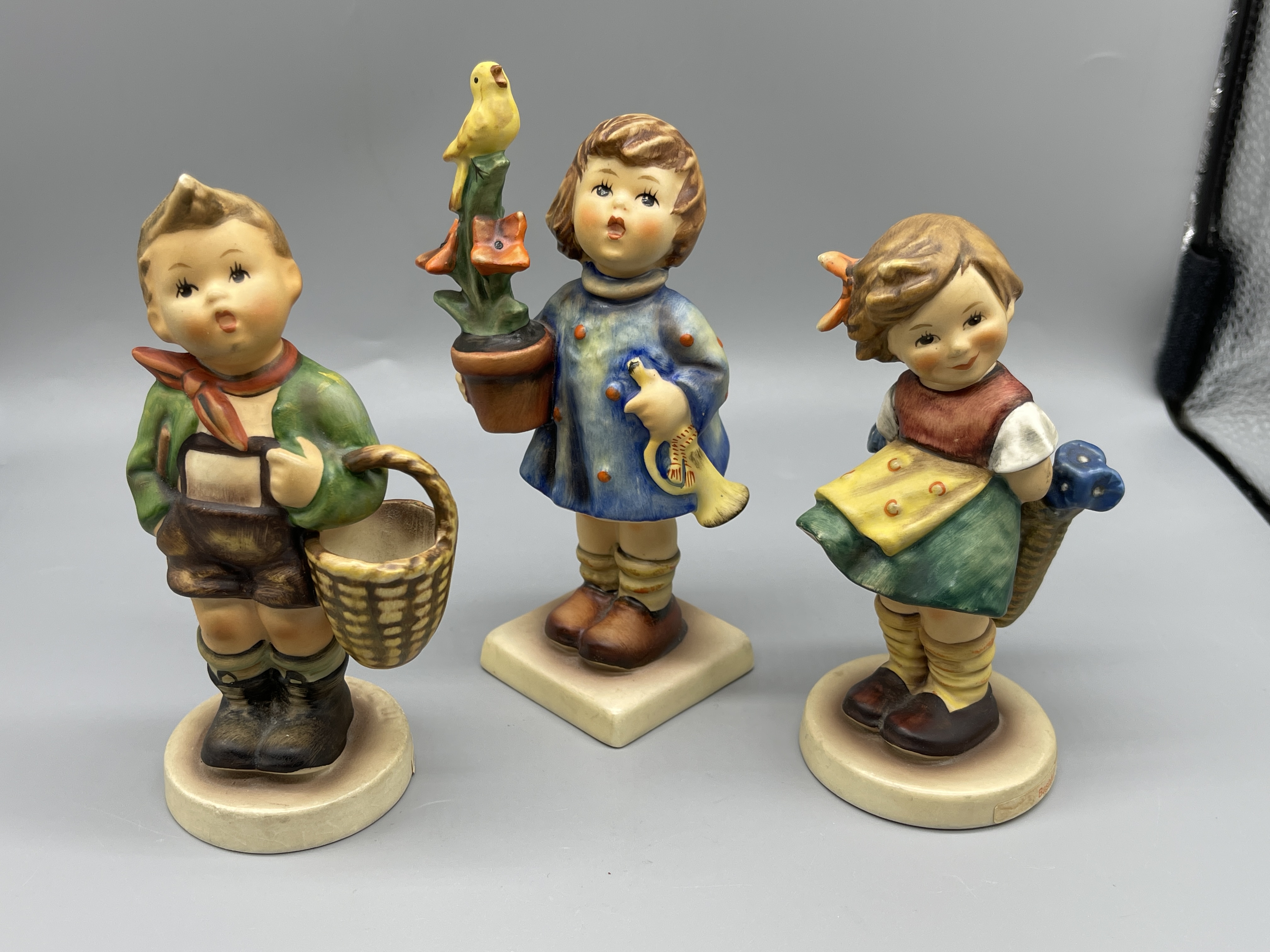 Two Nao figurines and three hummel figurines. - Image 8 of 12