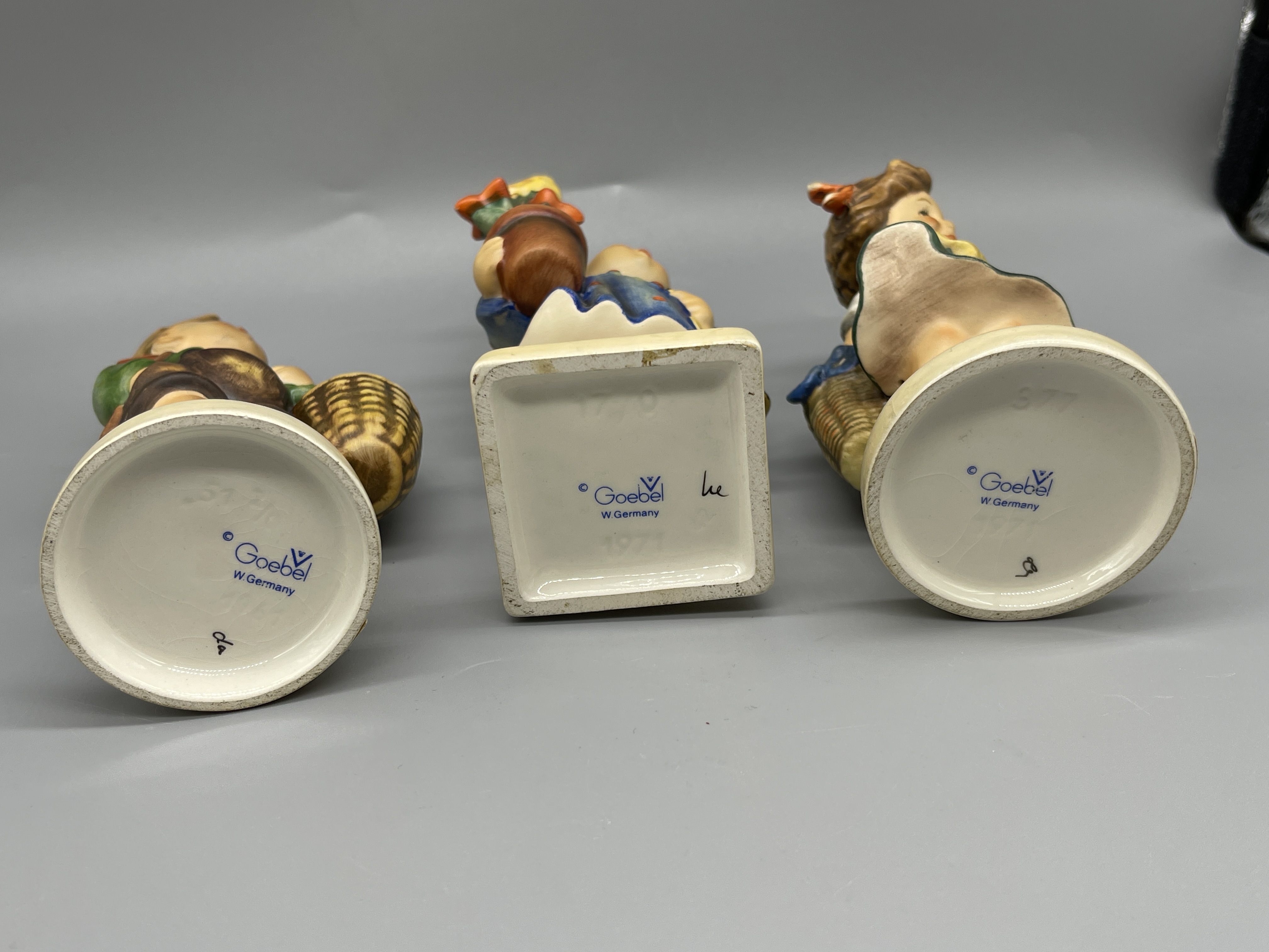 Two Nao figurines and three hummel figurines. - Image 12 of 12