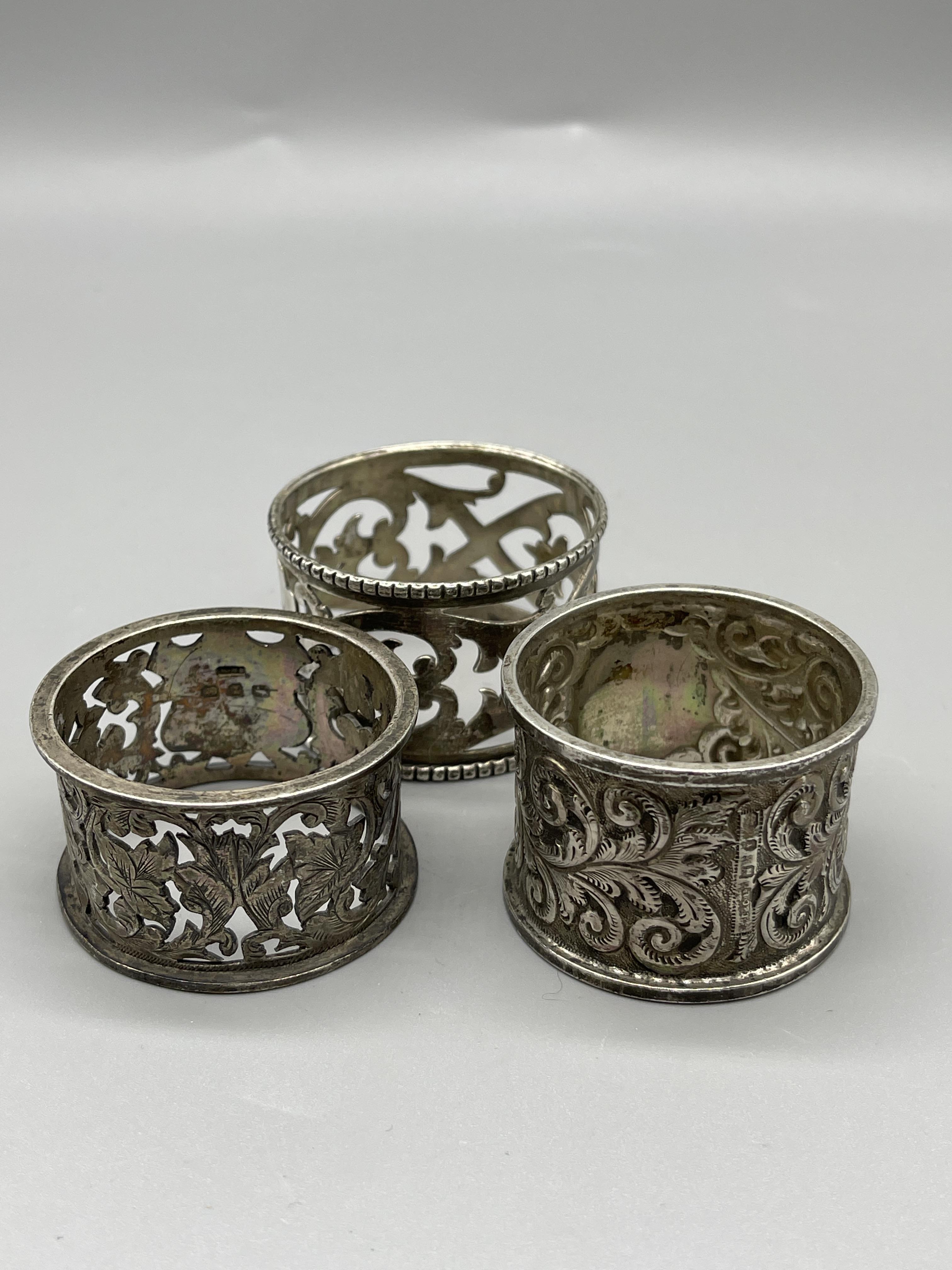 Three HM Silver napkin rings - Image 3 of 3