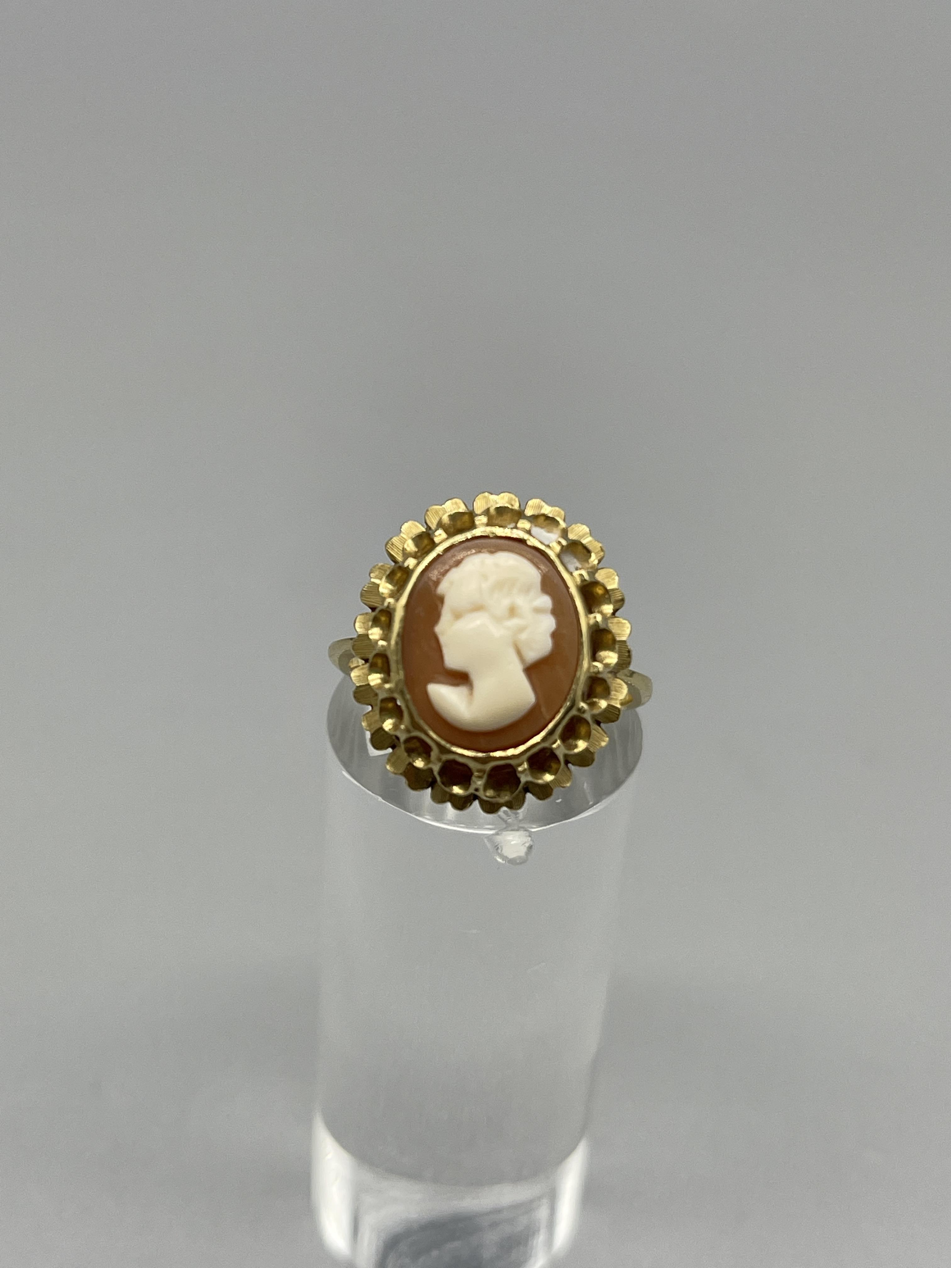 9ct cameo dress ring - Image 6 of 7