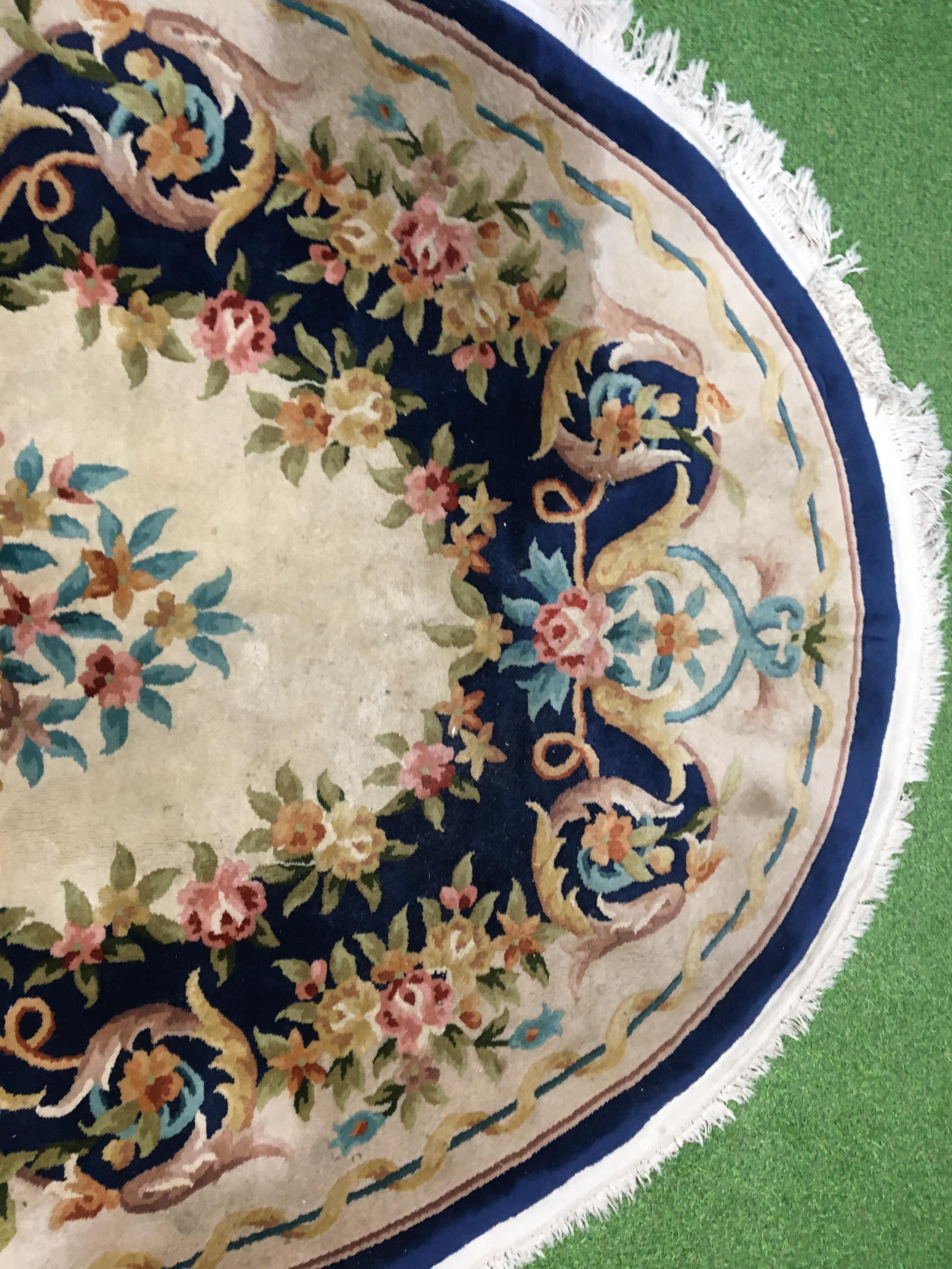 Oval floral rug - Image 4 of 4