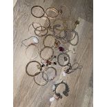 Quantity of bracelets