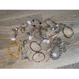 Quantity of dress jewellery