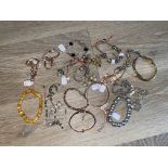Quantity of dress jewellery, bracelets.