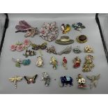 Quantity of dress jewellery brooches