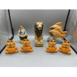 Seven boxed Wade figures Garfield, lion etc