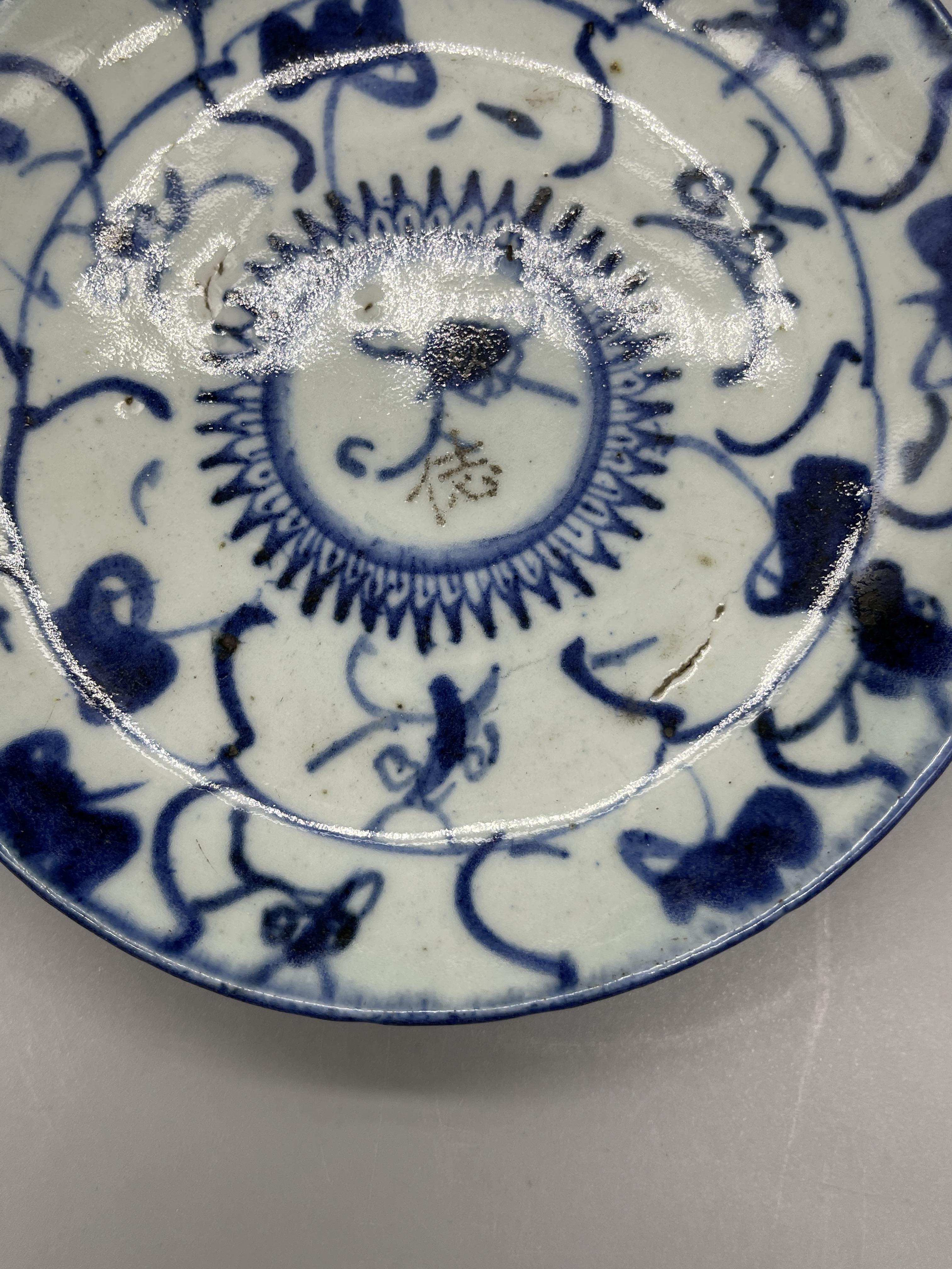 Antique Ming Dynasty Chinese blue and white Kraak - Image 6 of 11