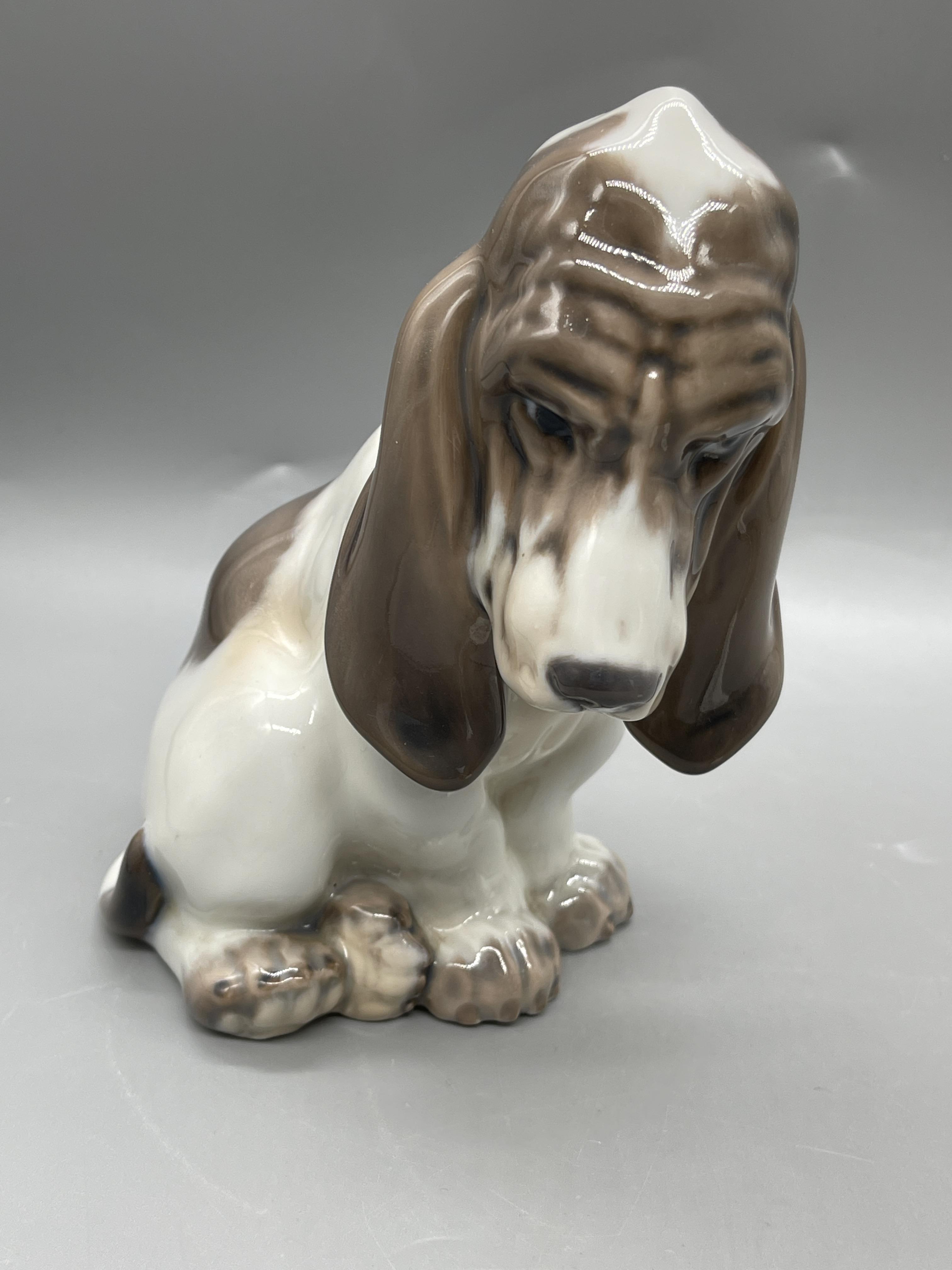 Pair of Blood Hound Dog Figurines. Both in great c - Image 7 of 10