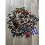 Quantity of assorted dress jewellery
