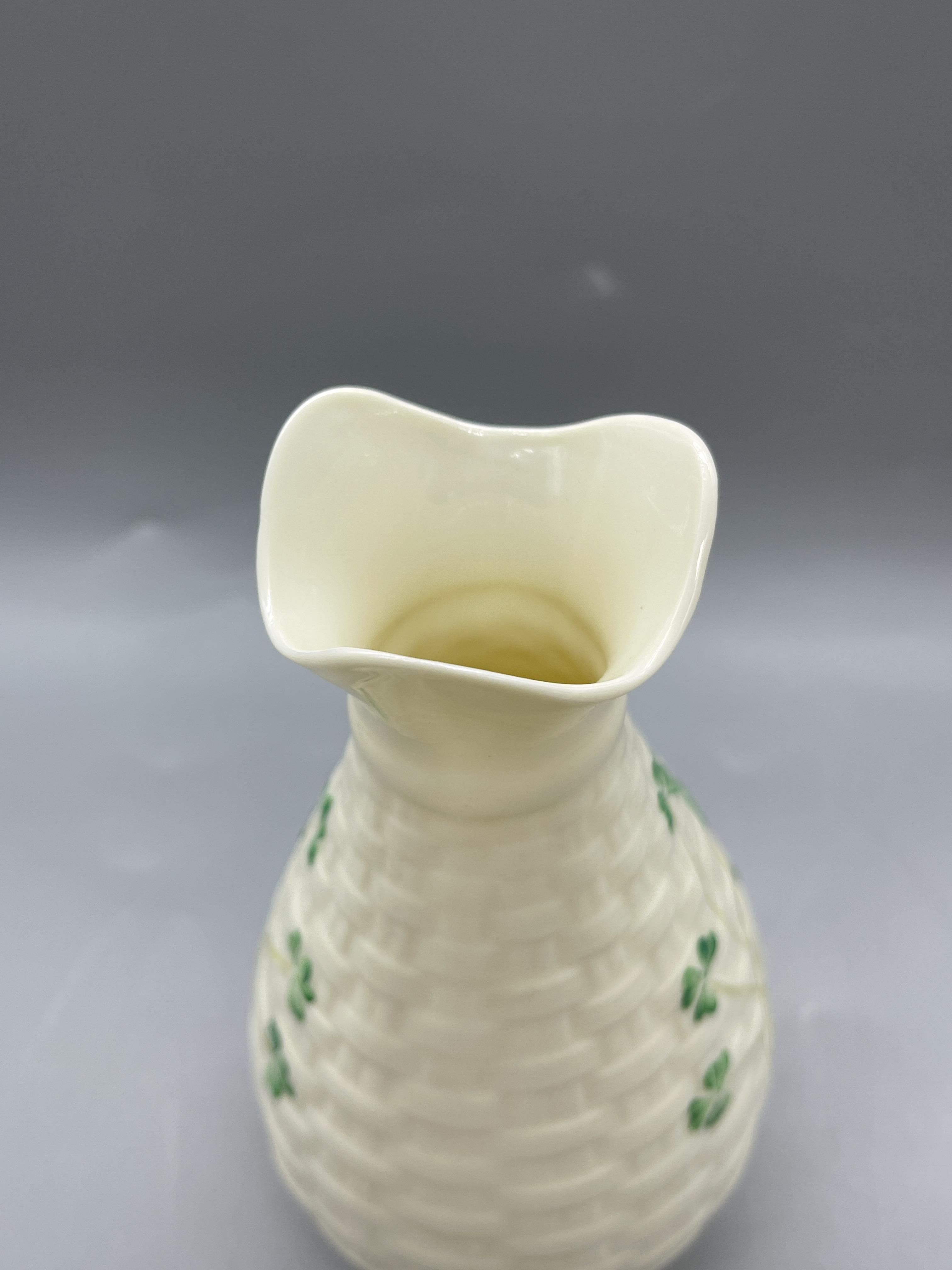 Belleek Clover Tea Pot and Vase Great condition, n - Image 17 of 18