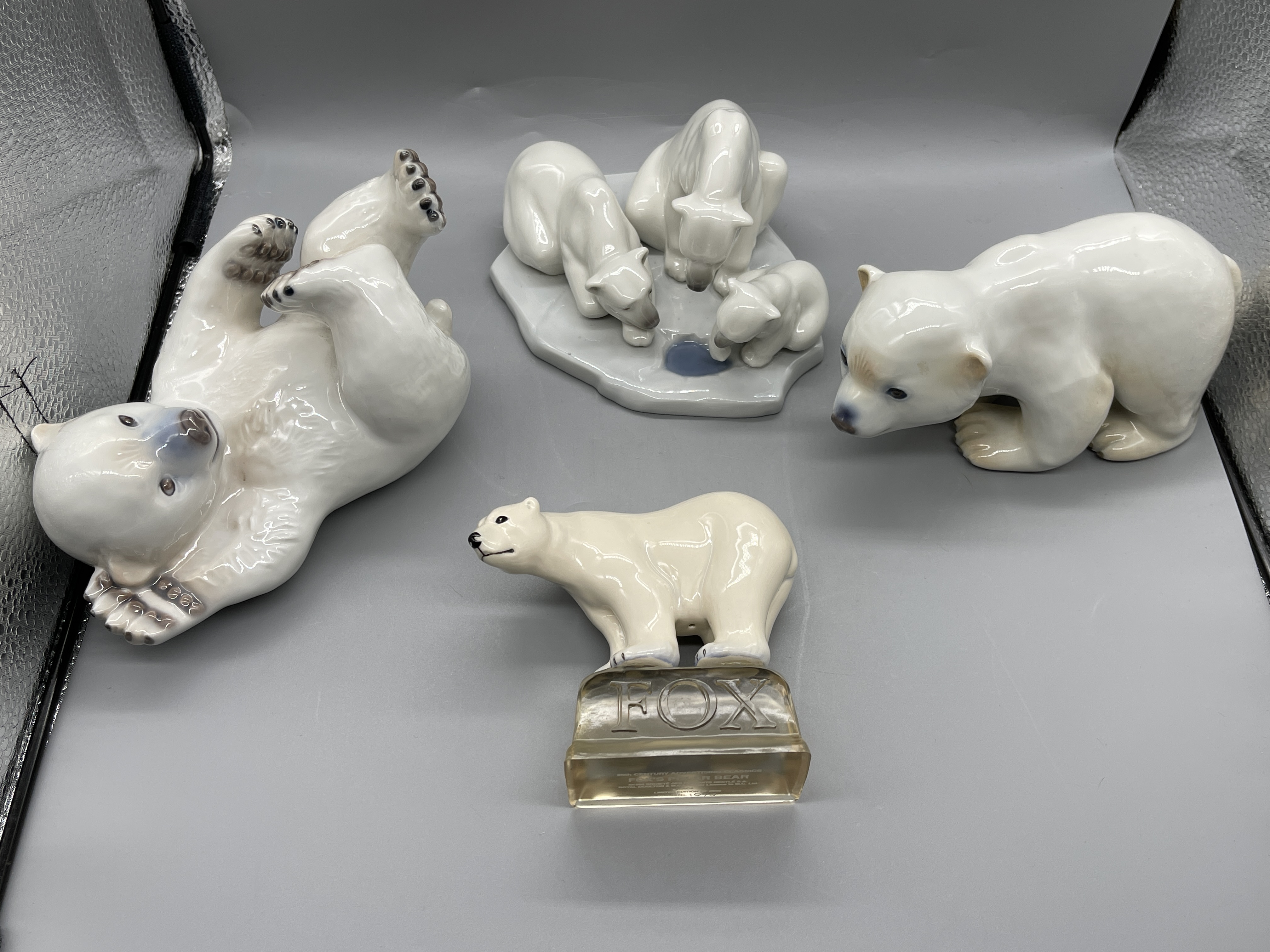 LLADRO 1443 Bearly Love Figurine-Polar Bears on Ic