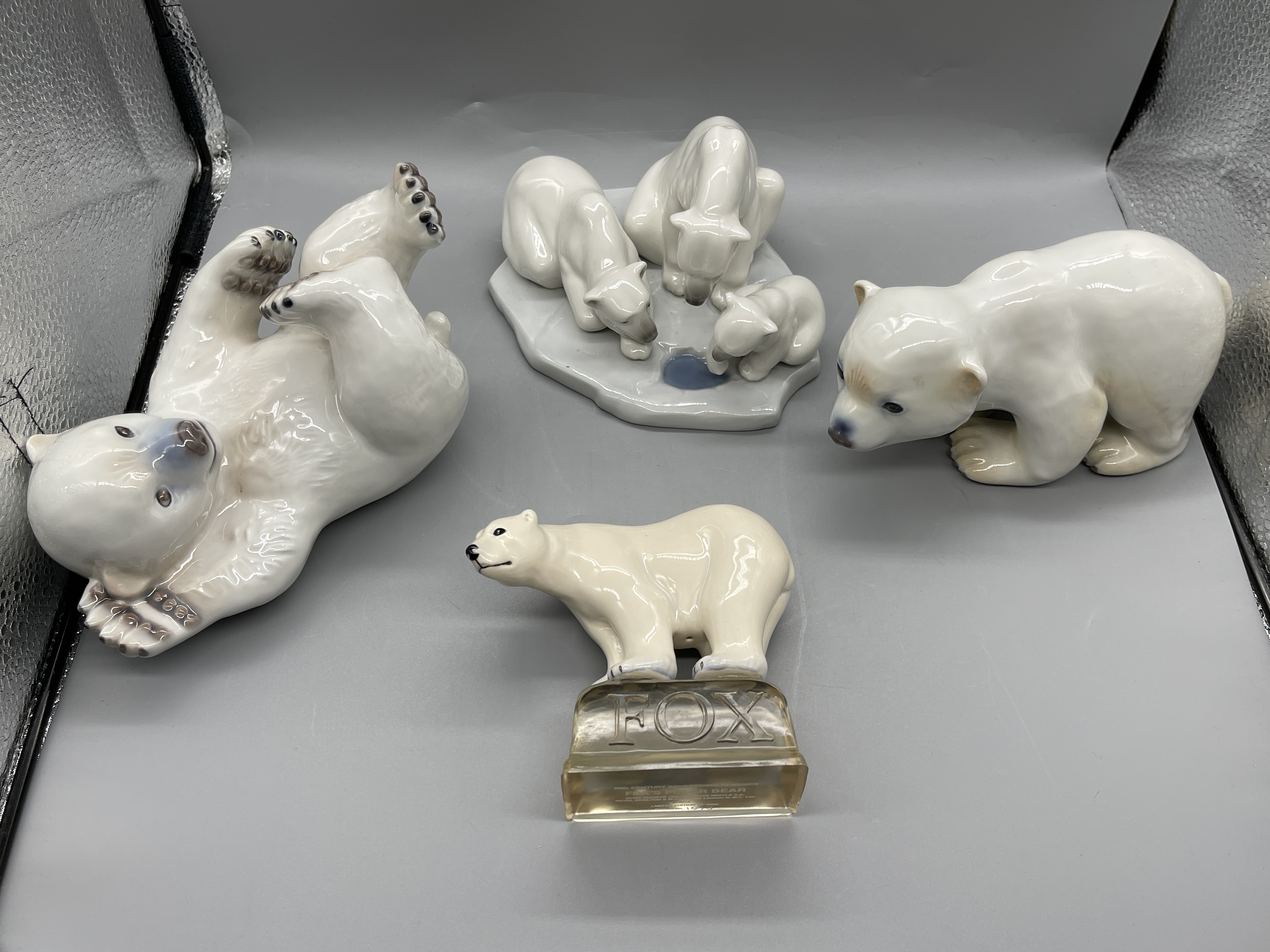 LLADRO 1443 Bearly Love Figurine-Polar Bears on Ic - Image 2 of 21