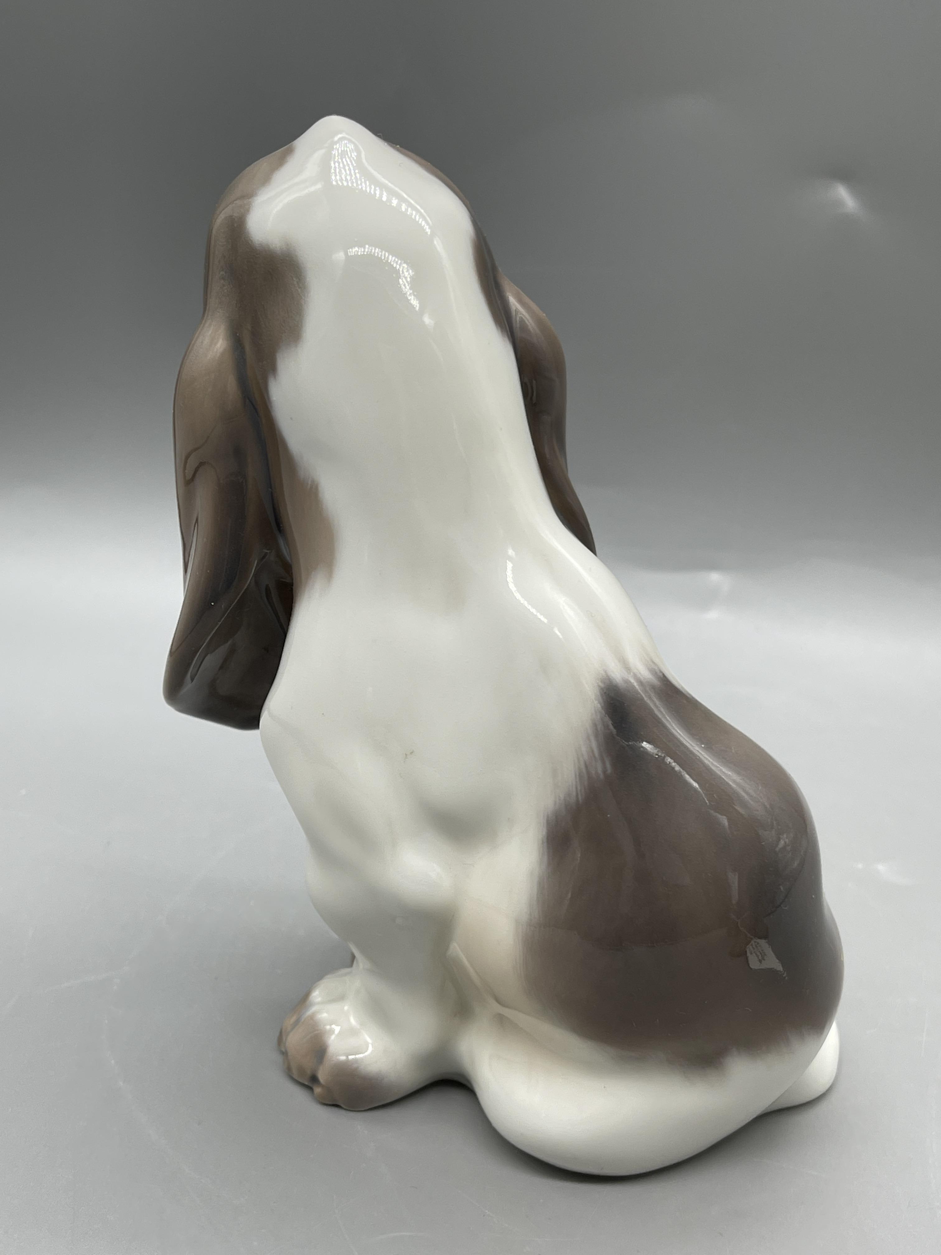 Pair of Blood Hound Dog Figurines. Both in great c - Image 8 of 10