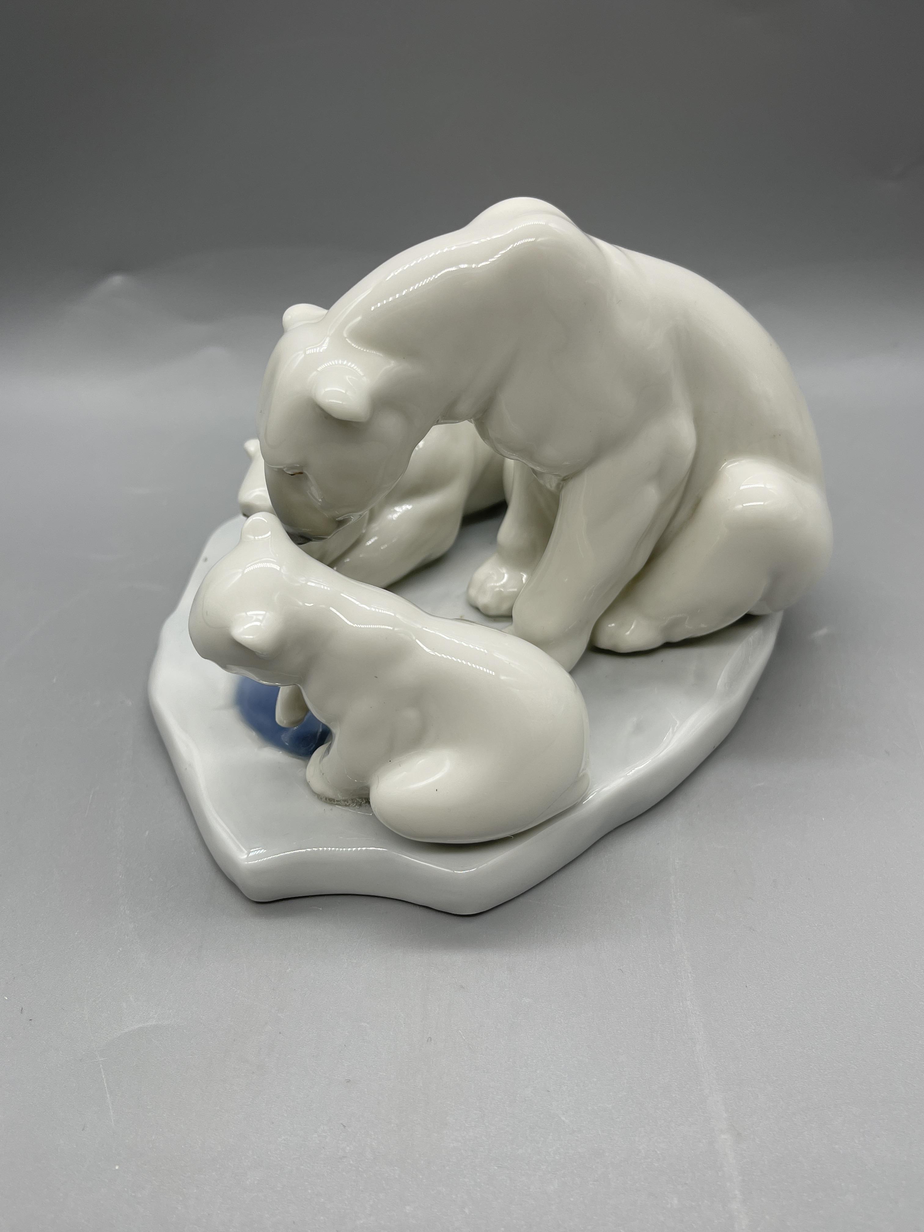 LLADRO 1443 Bearly Love Figurine-Polar Bears on Ic - Image 4 of 21