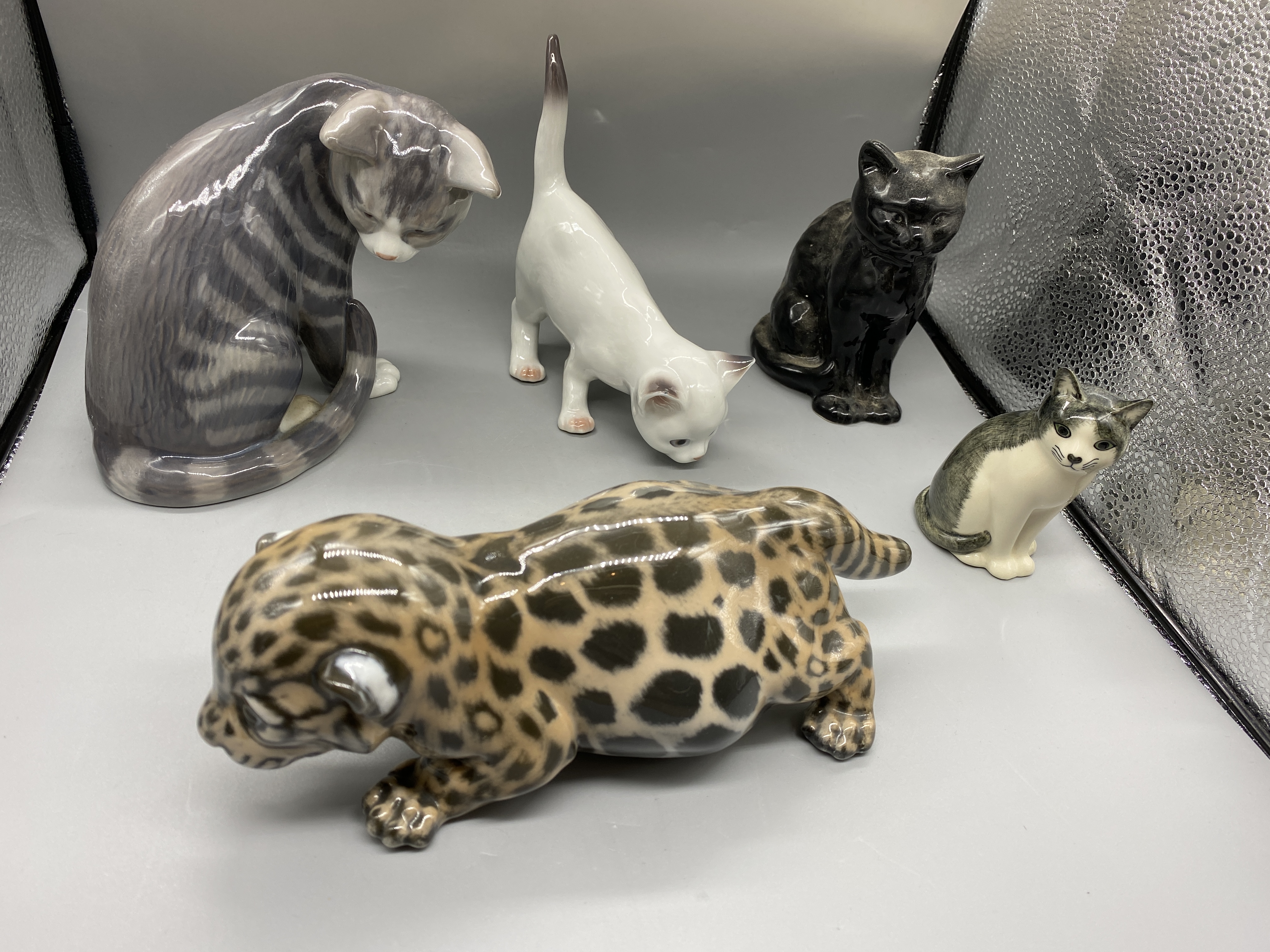 Five Cat Figures to include Royal Copenhagen and o - Image 2 of 18