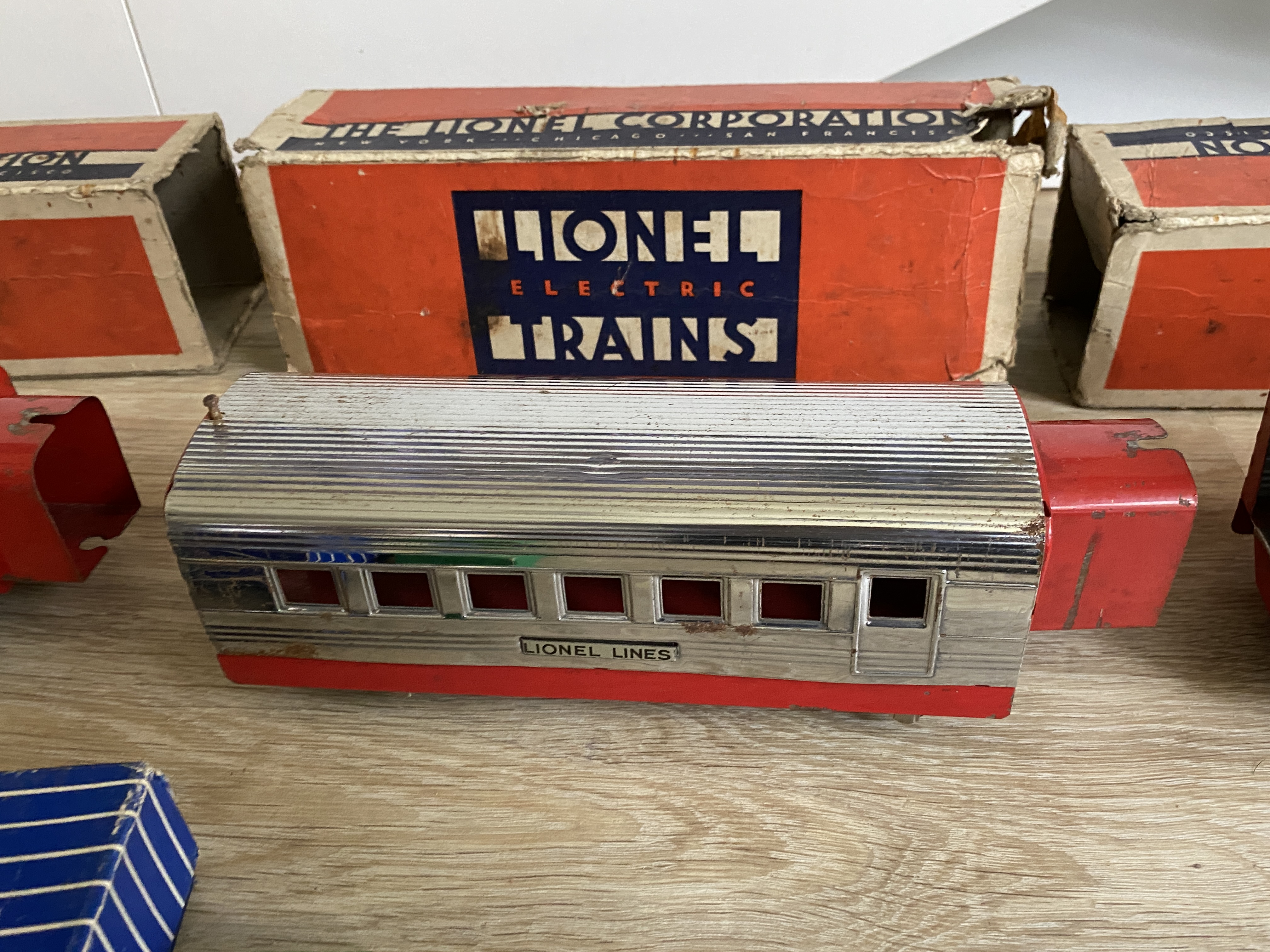 Original Vintage Lionel Train Set with boxes, trac - Image 3 of 12