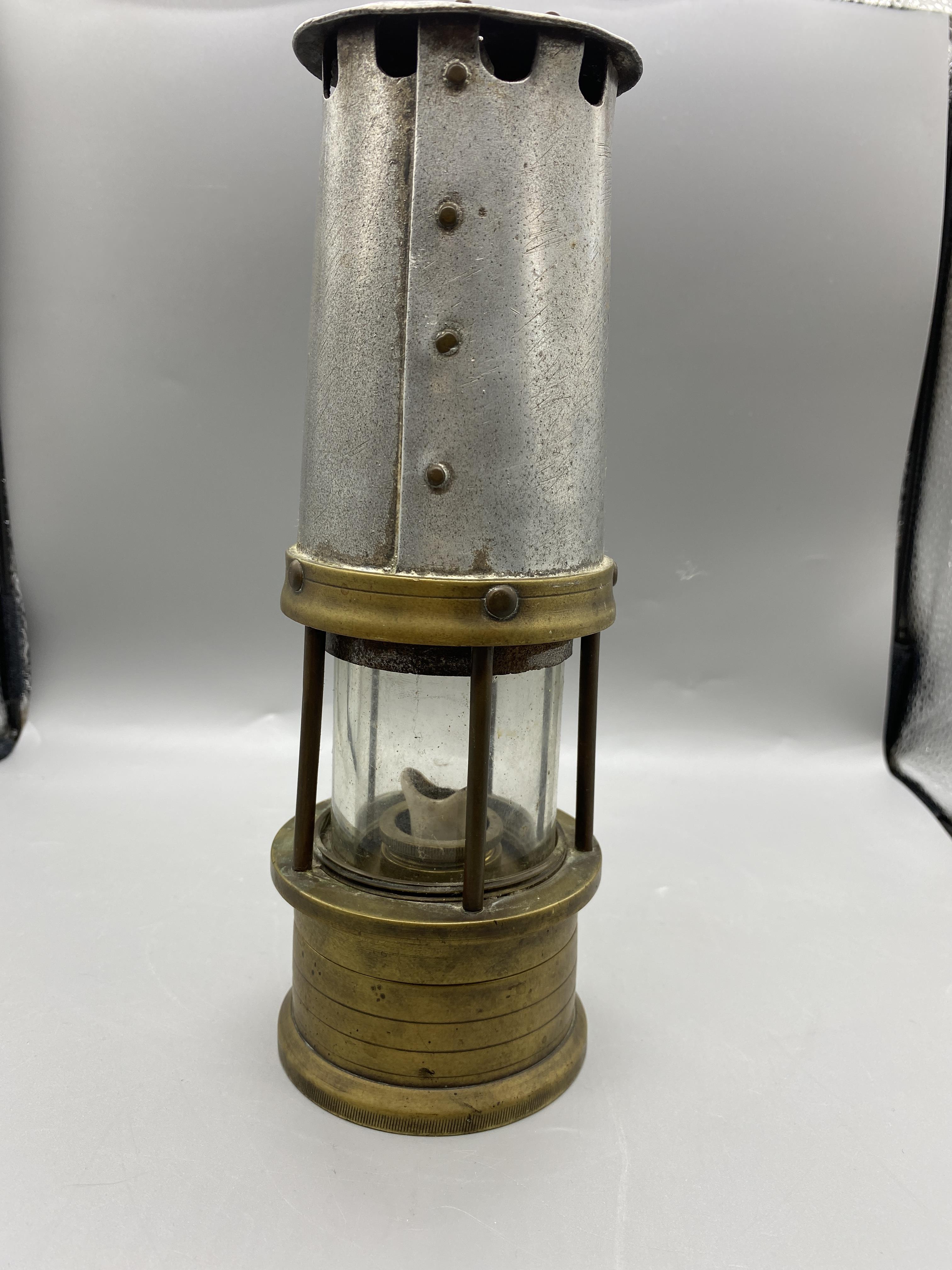 W. E. Teale & Co Ltd Swinton Lancs Miners' Lamp G - Image 3 of 9