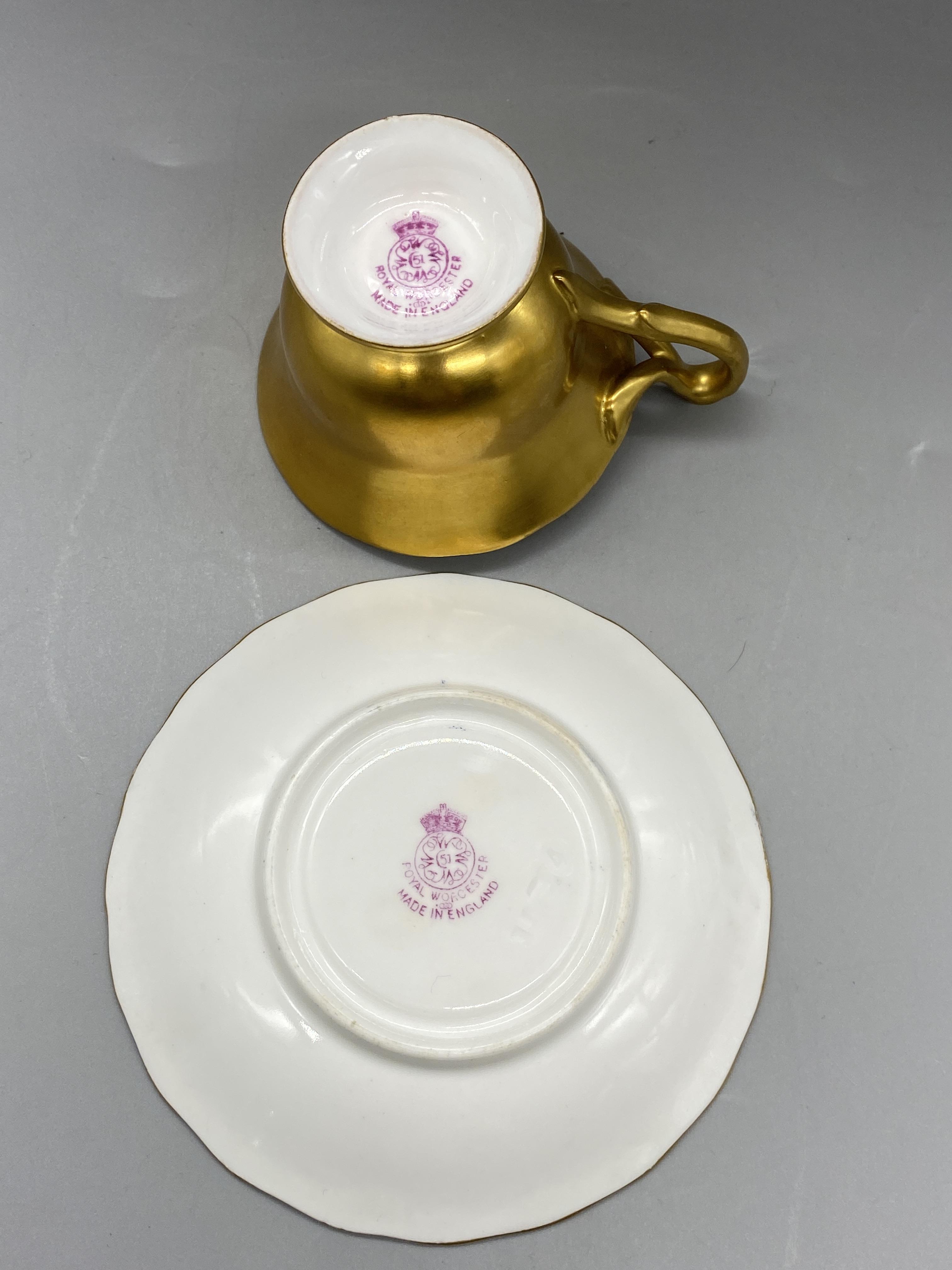 Fine Royal Worcester Cabinet Cups and Saucers Grea - Image 6 of 6