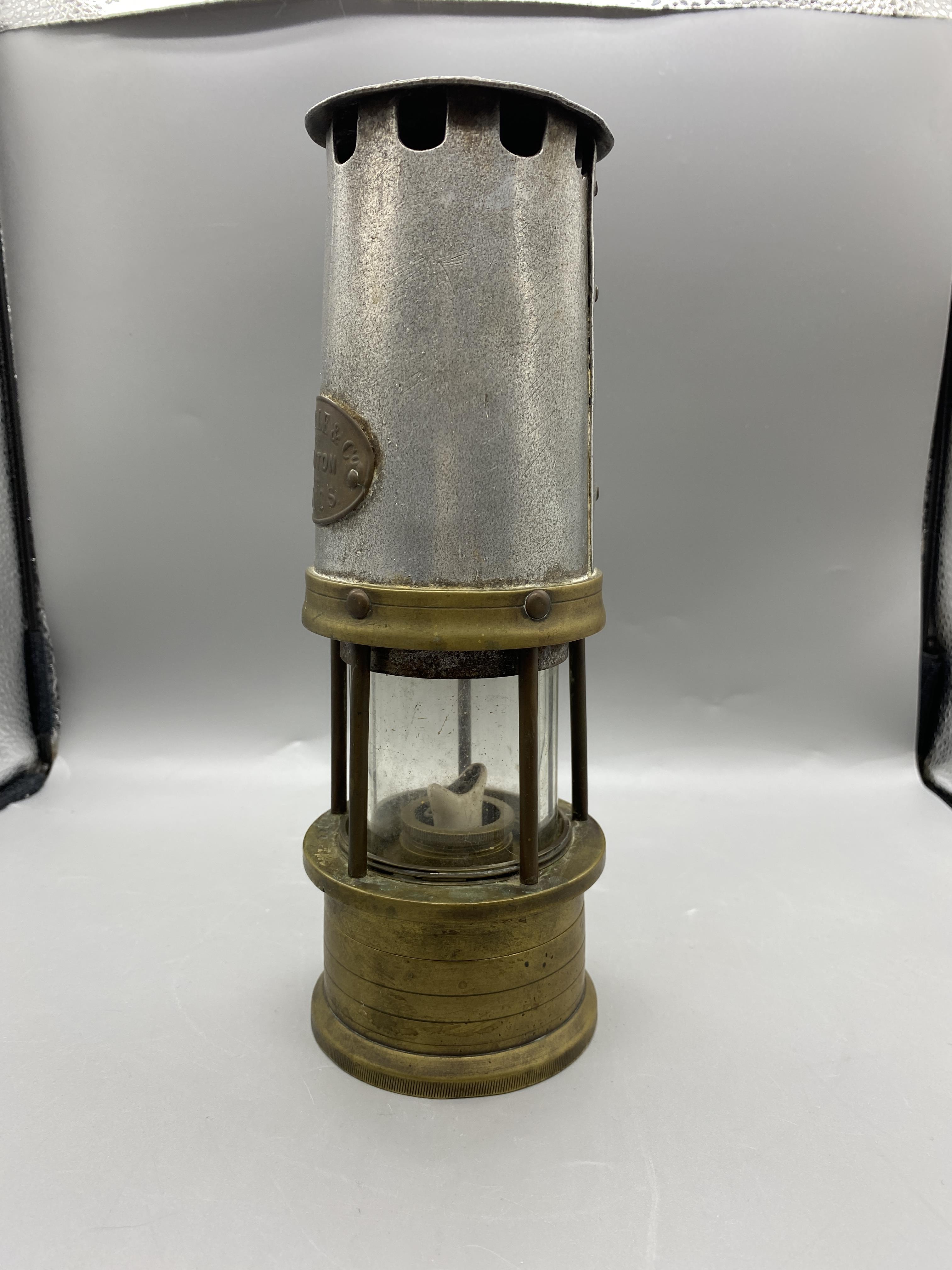 W. E. Teale & Co Ltd Swinton Lancs Miners' Lamp G - Image 2 of 9