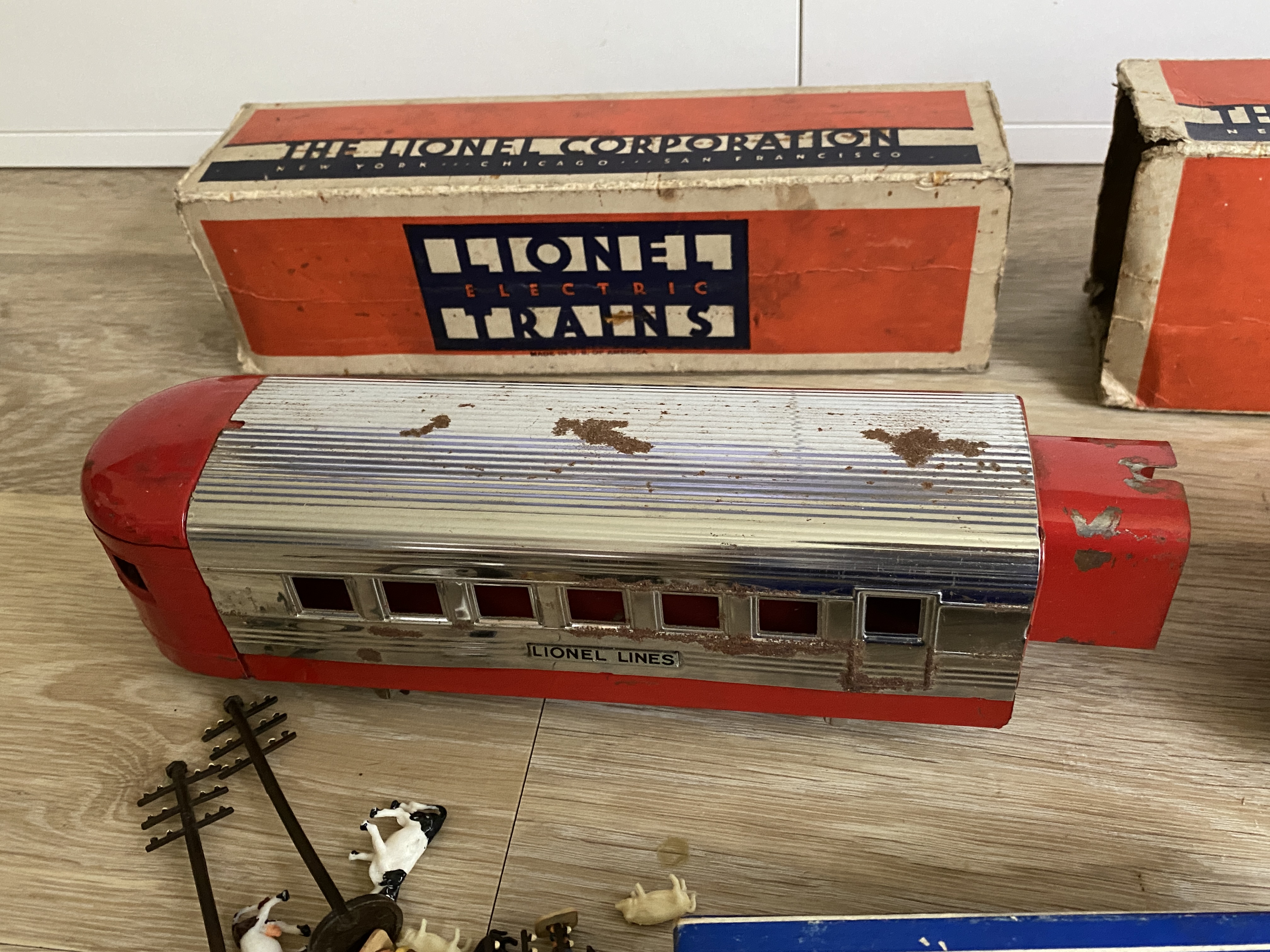 Original Vintage Lionel Train Set with boxes, trac - Image 2 of 12